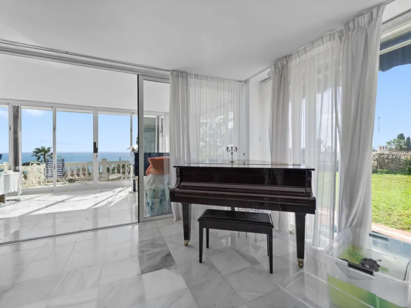 Exclusive 5-Bedroom Villa for Sale – La Capellania