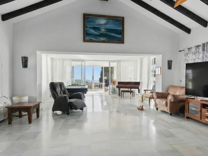 Exclusive 5-Bedroom Villa for Sale – La Capellania