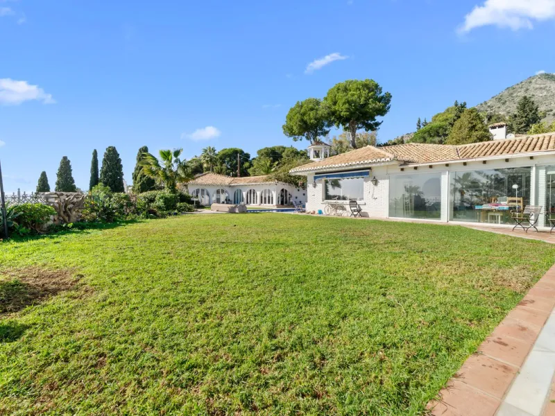 Exclusive 5-Bedroom Villa for Sale – La Capellania