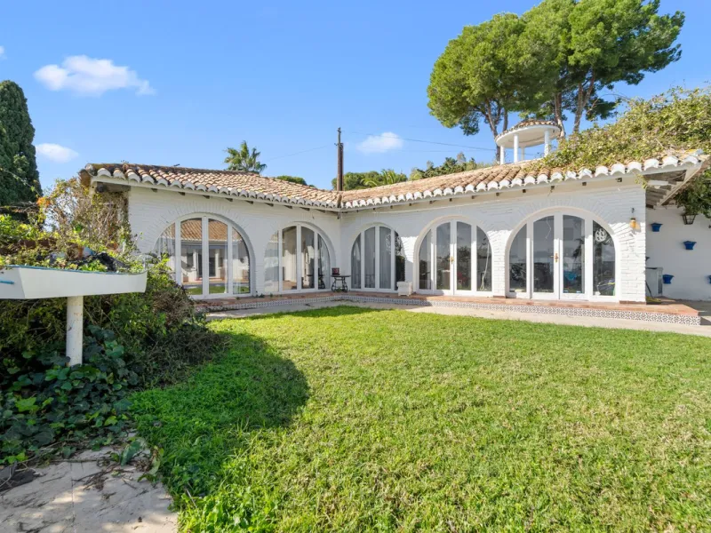 Exclusive 5-Bedroom Villa for Sale – La Capellania