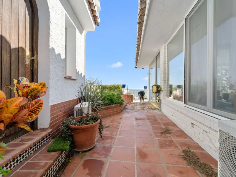 Exclusive 5-Bedroom Villa for Sale – La Capellania