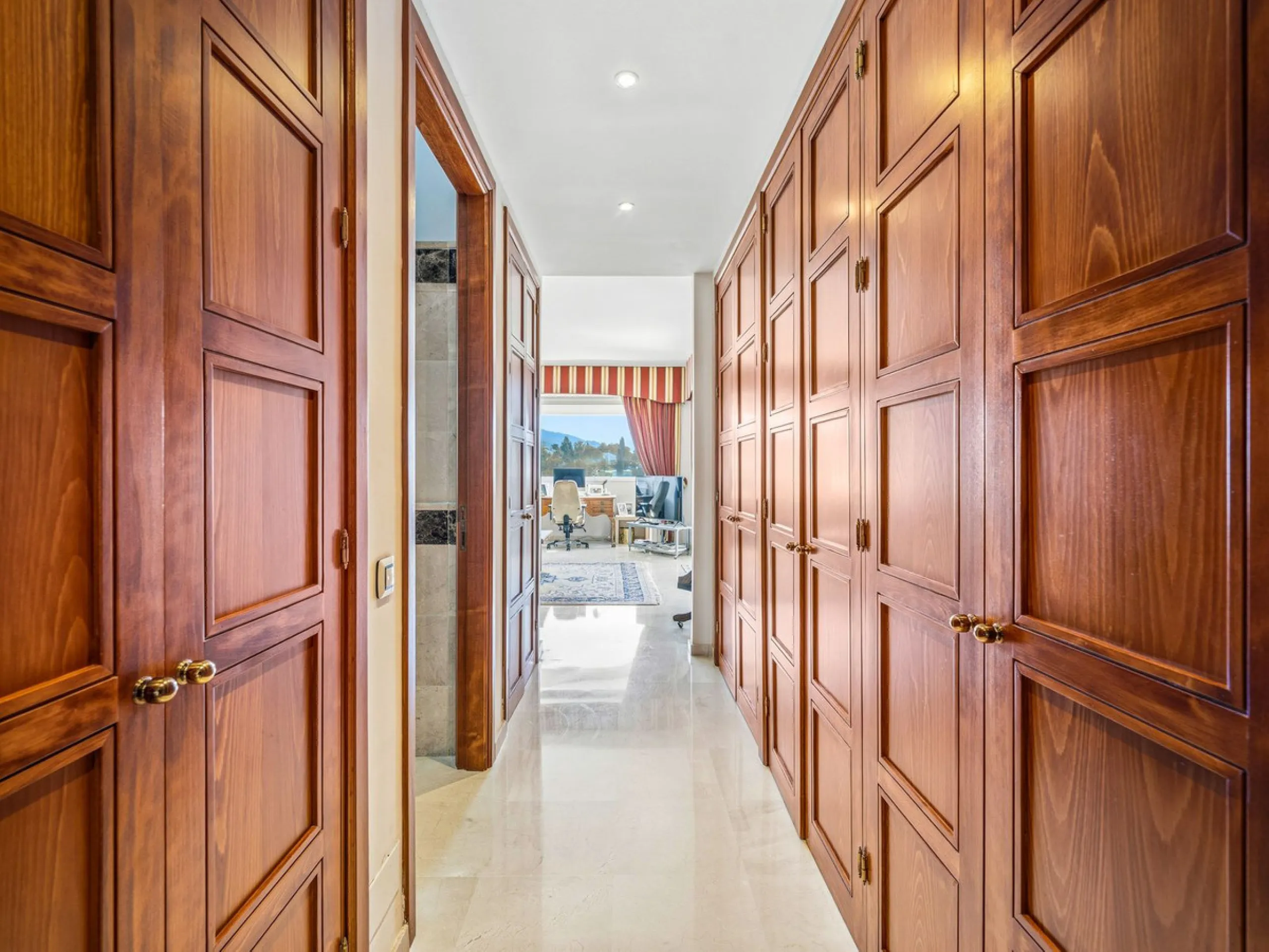 Elegant 7-Bedroom Frontline Golf Villa with Iconic Mountain Views – Nueva Andalucía
