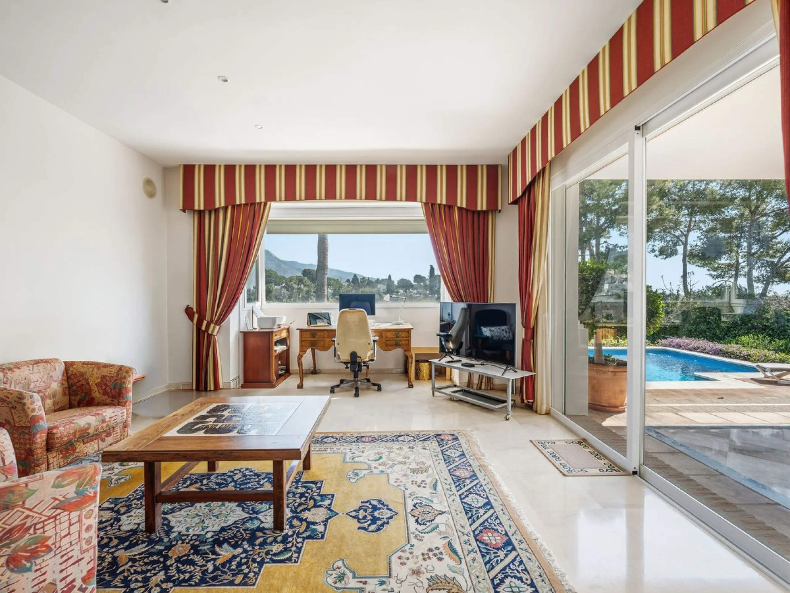 Elegant 7-Bedroom Frontline Golf Villa with Iconic Mountain Views – Nueva Andalucía