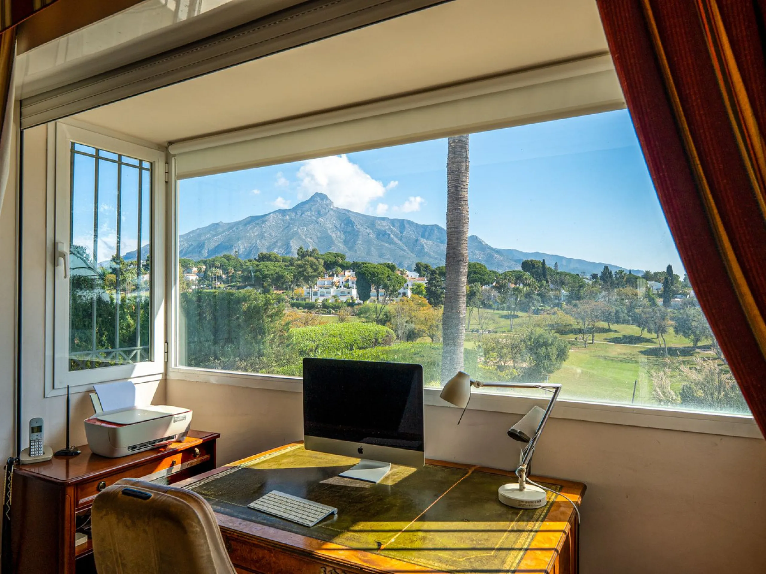 Elegant 7-Bedroom Frontline Golf Villa with Iconic Mountain Views – Nueva Andalucía