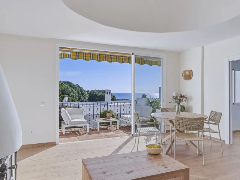 Excellent Investment Opportunity: Semi-Detached House with Tourist License