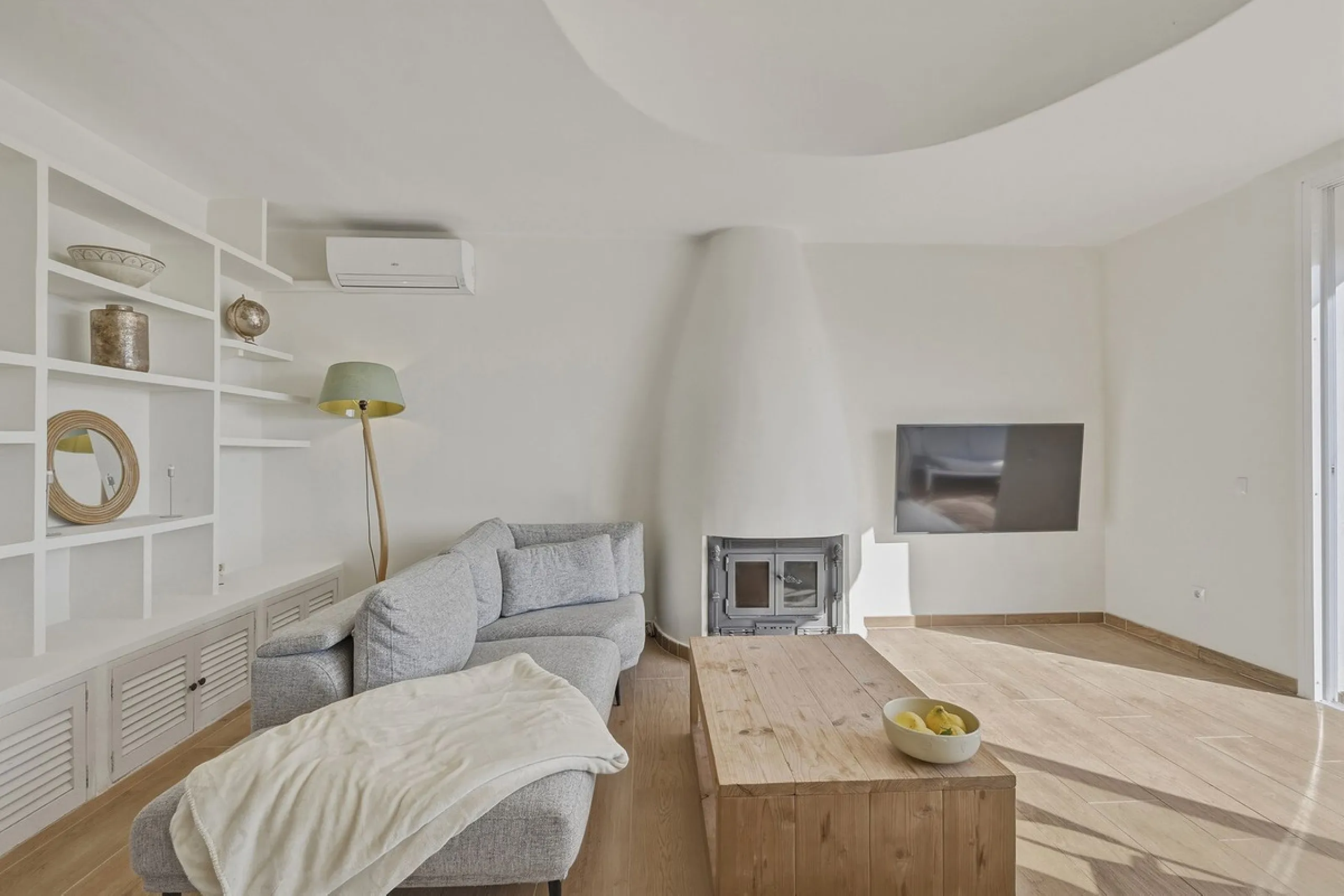 Excellent Investment Opportunity: Semi-Detached House with Tourist License