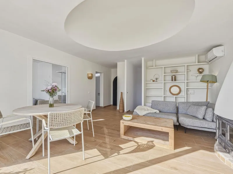 Excellent Investment Opportunity: Semi-Detached House with Tourist License
