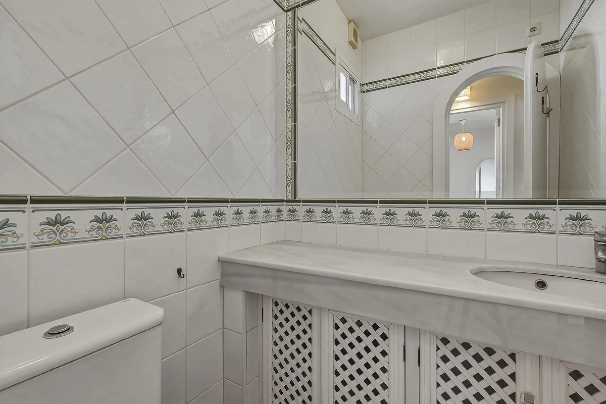 Excellent Investment Opportunity: Semi-Detached House with Tourist License