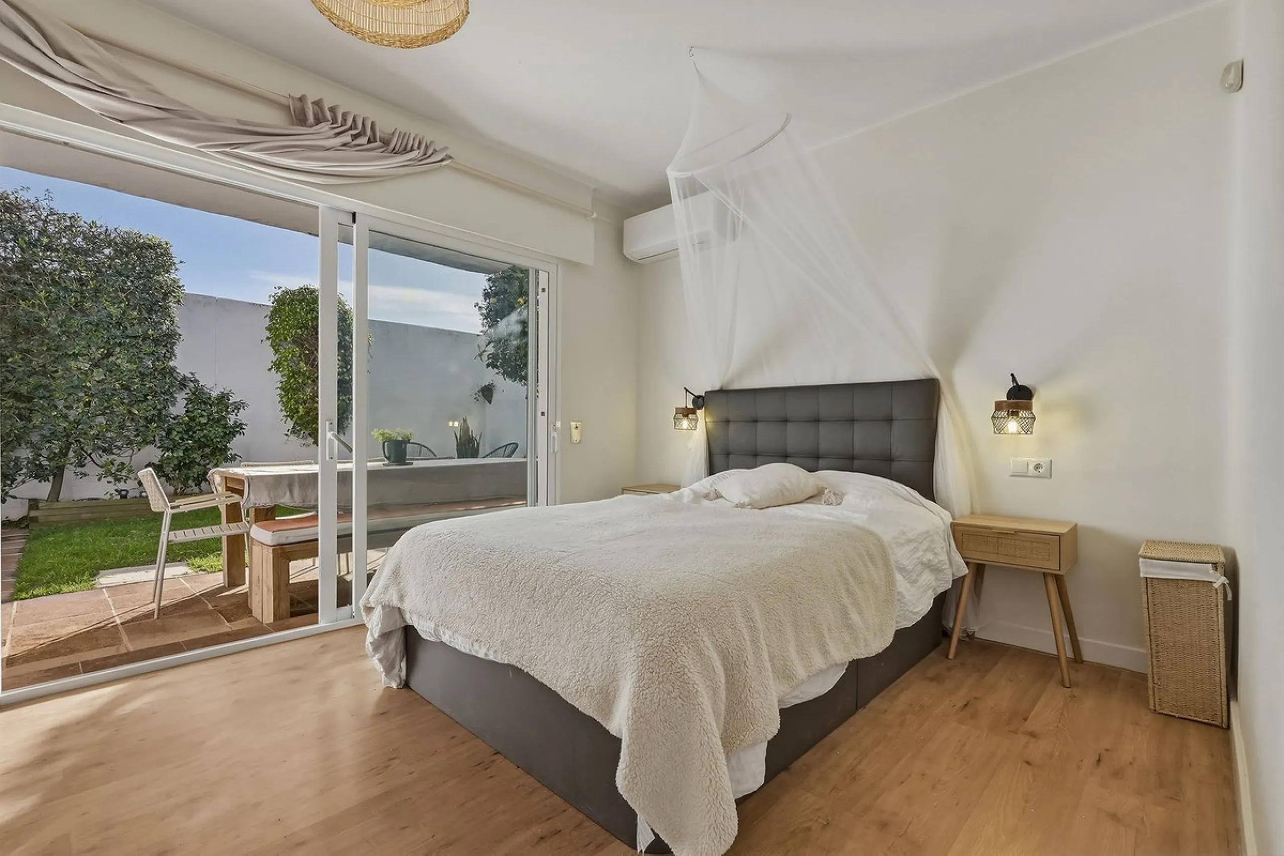Excellent Investment Opportunity: Semi-Detached House with Tourist License
