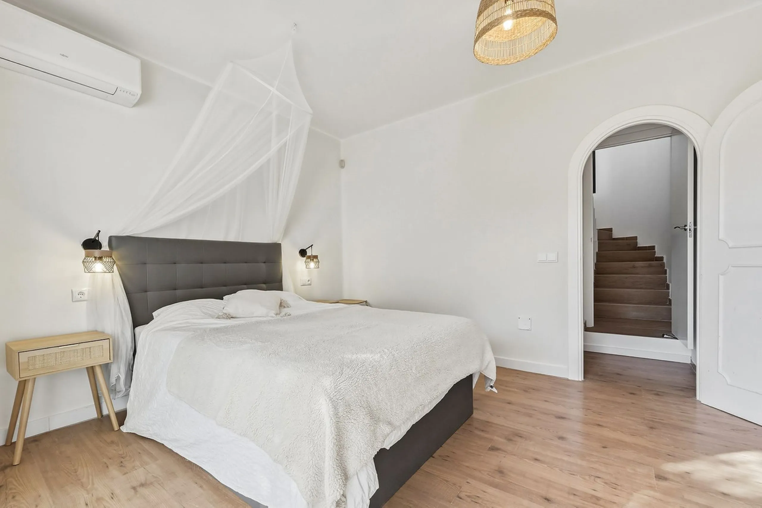 Excellent Investment Opportunity: Semi-Detached House with Tourist License