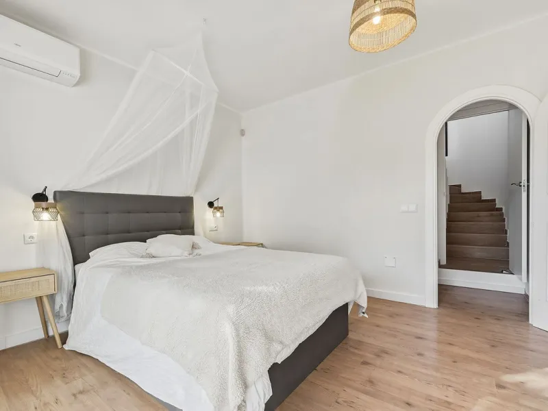 Excellent Investment Opportunity: Semi-Detached House with Tourist License