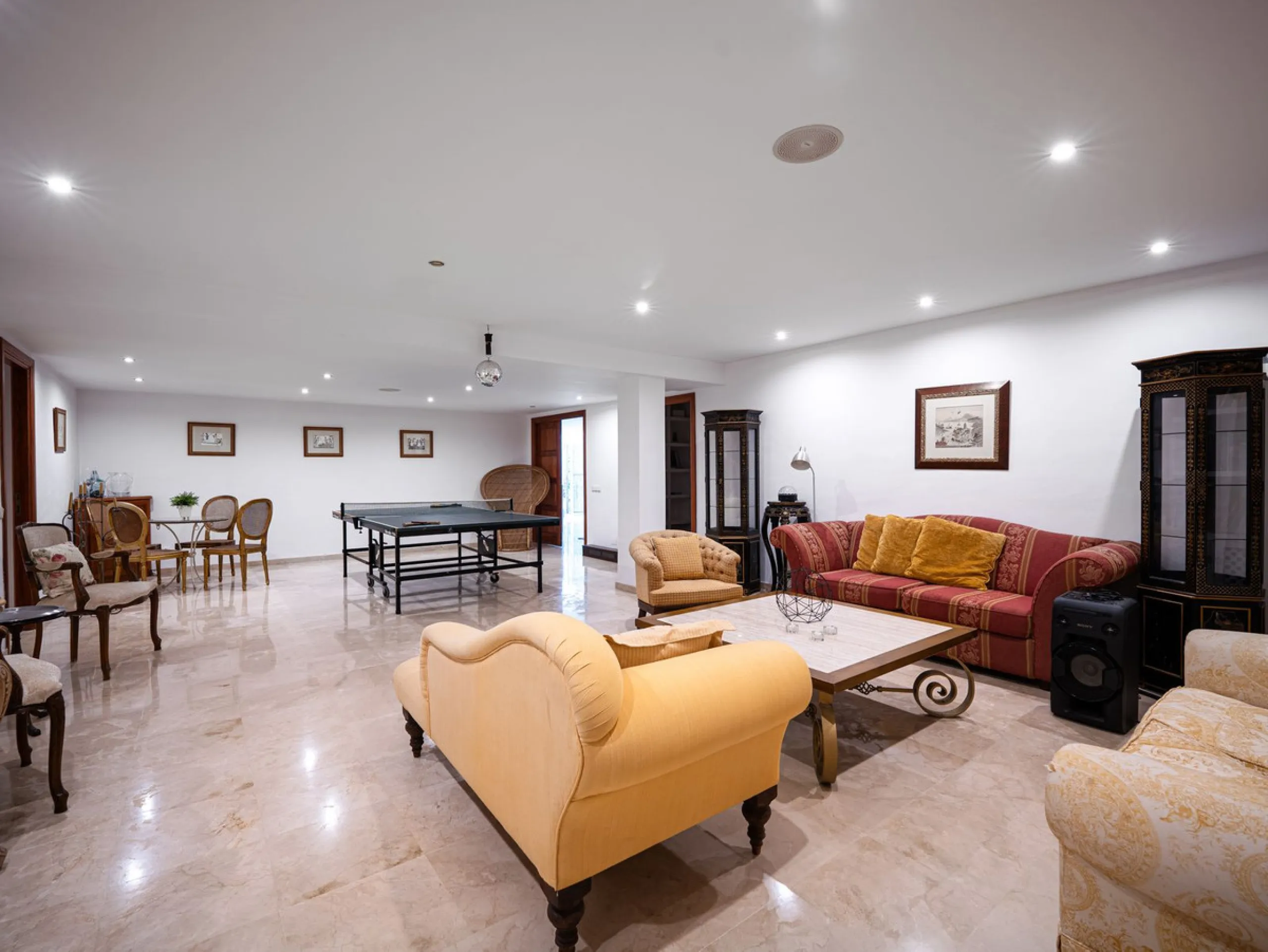 Elegant 7-Bedroom Frontline Golf Villa with Iconic Mountain Views – Nueva Andalucía