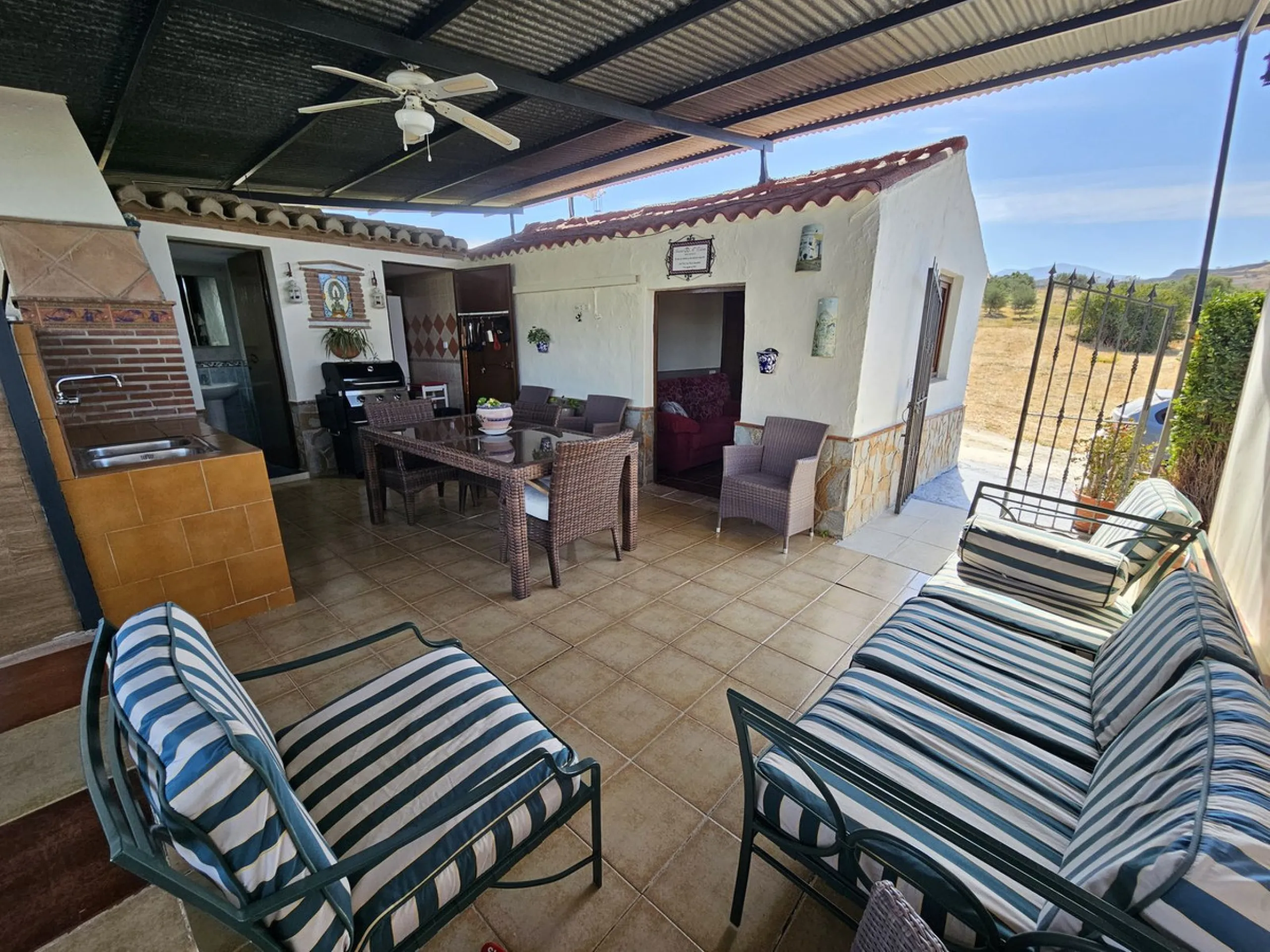 House - Finca - Cortijo в продаже в Coín, Málaga. В доме 1 спален и 1 ванных комнат. Площадь дома 40 м². Площадь участка 4221 м²