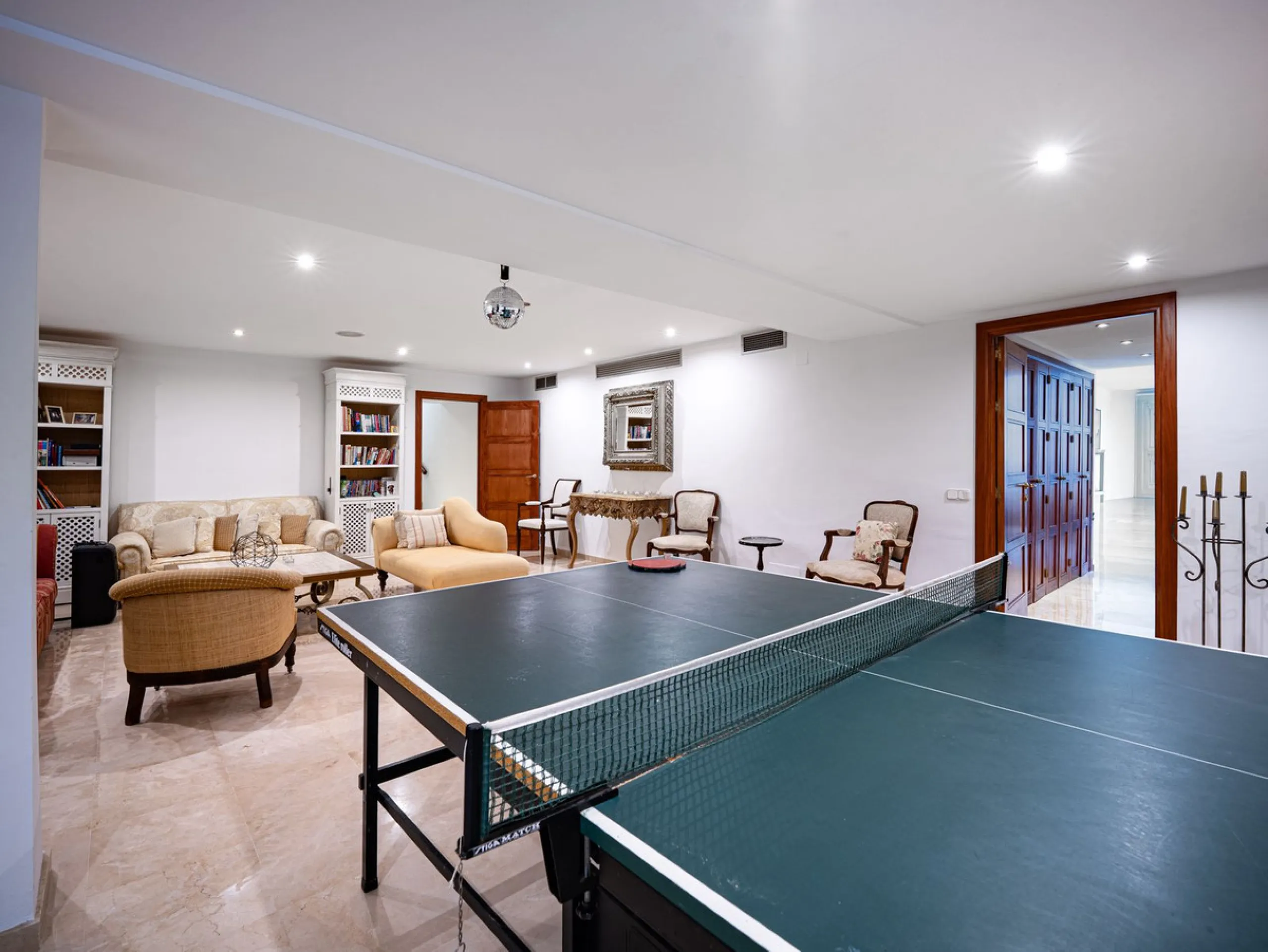 Elegant 7-Bedroom Frontline Golf Villa with Iconic Mountain Views – Nueva Andalucía