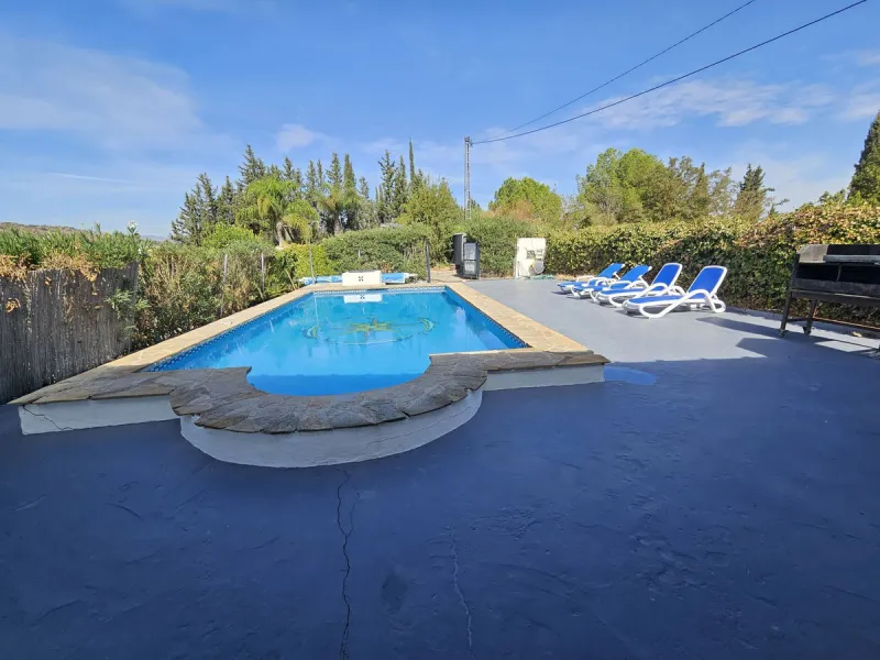 House - Finca - Cortijo в продаже в Coín, Málaga. В доме 1 спален и 1 ванных комнат. Площадь дома 40 м². Площадь участка 4221 м²