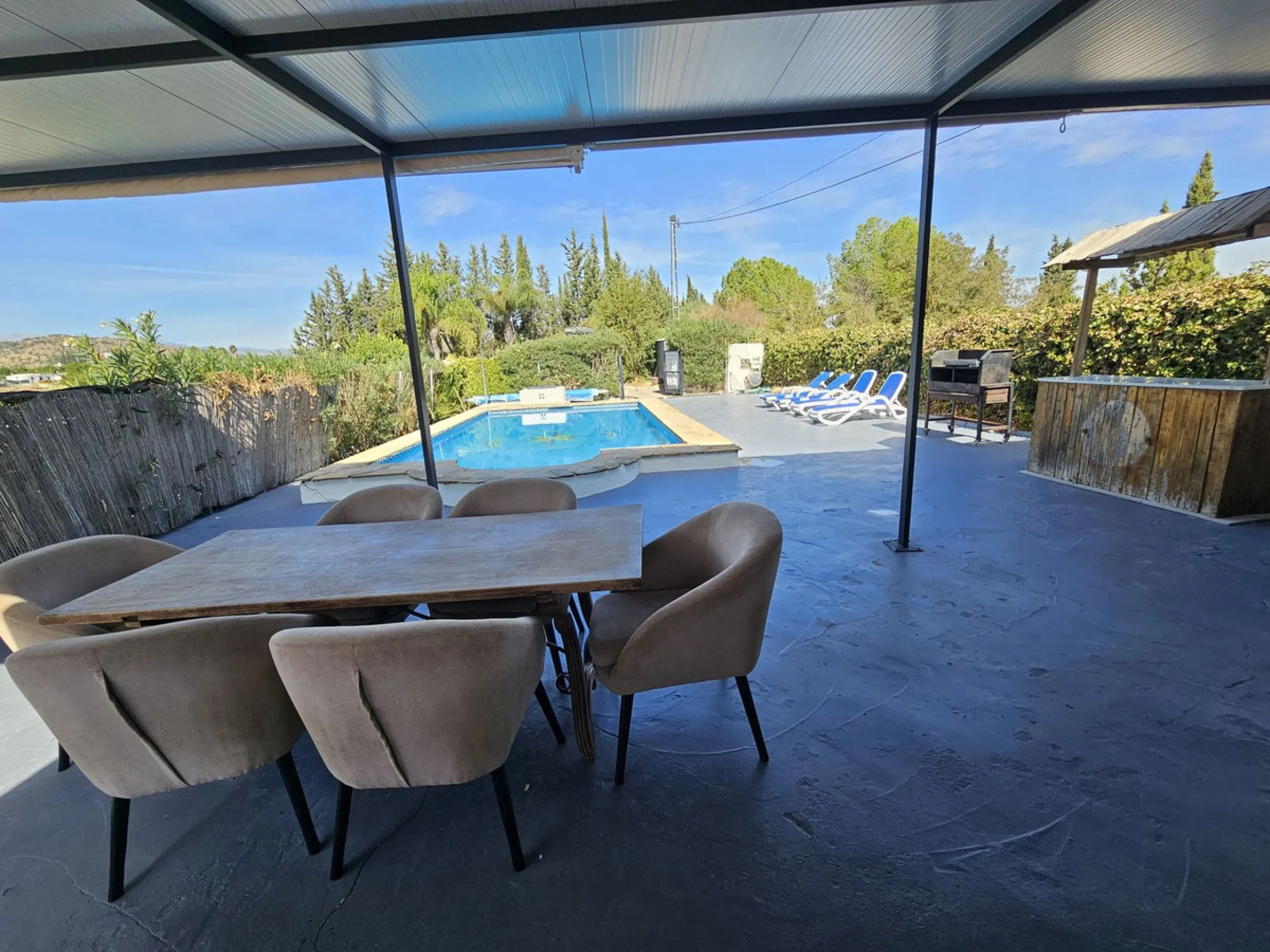 House - Finca - Cortijo в продаже в Coín, Málaga. В доме 1 спален и 1 ванных комнат. Площадь дома 40 м². Площадь участка 4221 м²