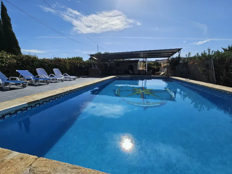 House - Finca - Cortijo в продаже в Coín, Málaga. В доме 1 спален и 1 ванных комнат. Площадь дома 40 м². Площадь участка 4221 м²
