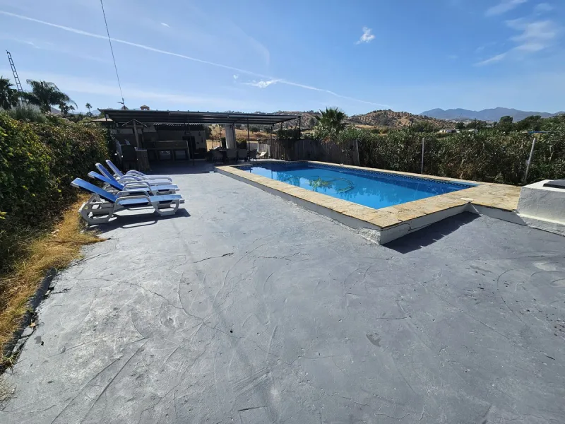 House - Finca - Cortijo в продаже в Coín, Málaga. В доме 1 спален и 1 ванных комнат. Площадь дома 40 м². Площадь участка 4221 м²