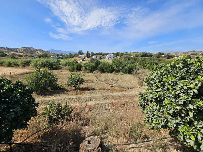 House - Finca - Cortijo в продаже в Coín, Málaga. В доме 1 спален и 1 ванных комнат. Площадь дома 40 м². Площадь участка 4221 м²