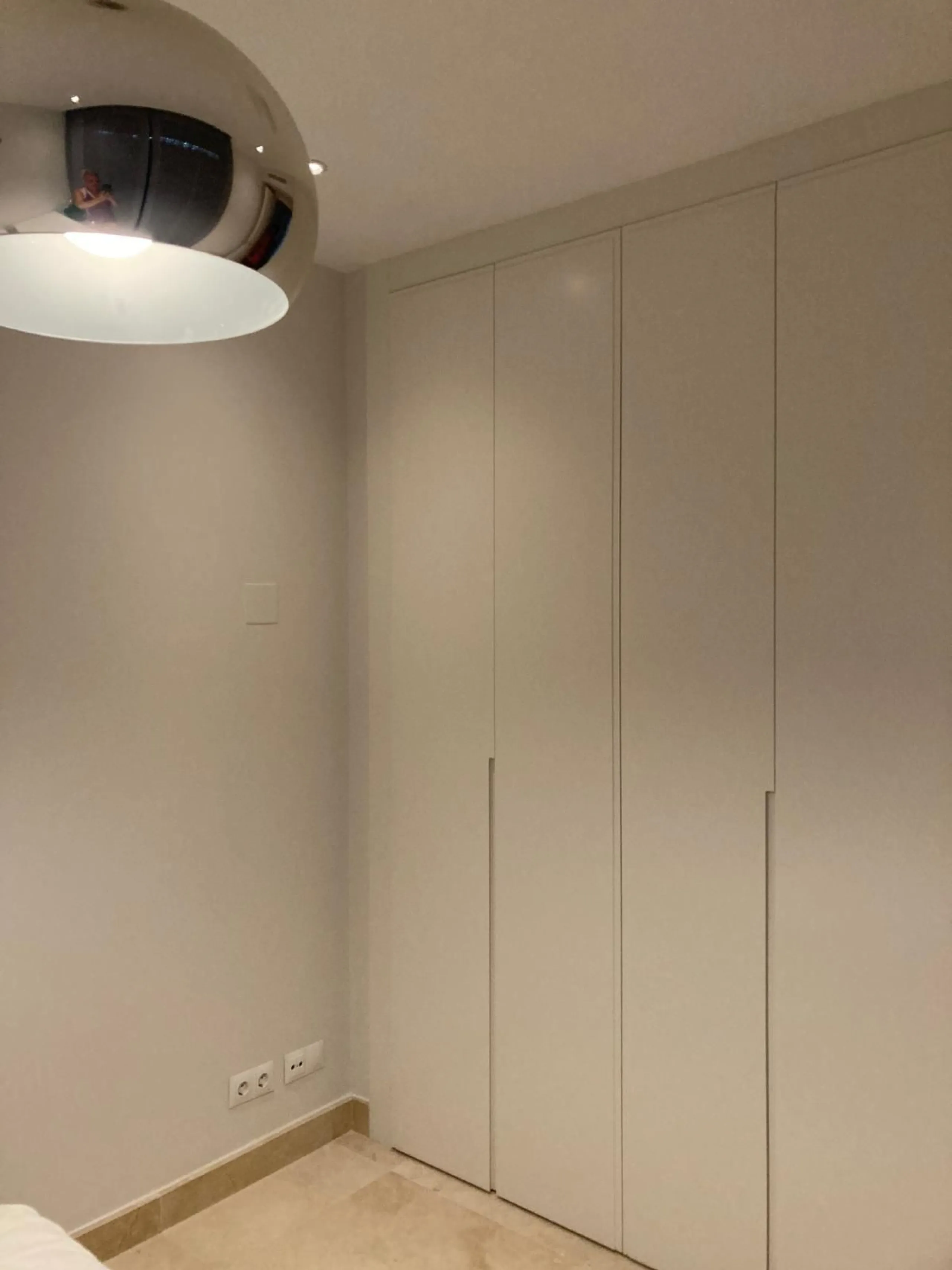 Apartment - Ground Floor Apartment в продаже в Marbella, Málaga. В доме 3 спален и 2 ванных комнат. Площадь дома 130 м². Площадь участка 54 м²