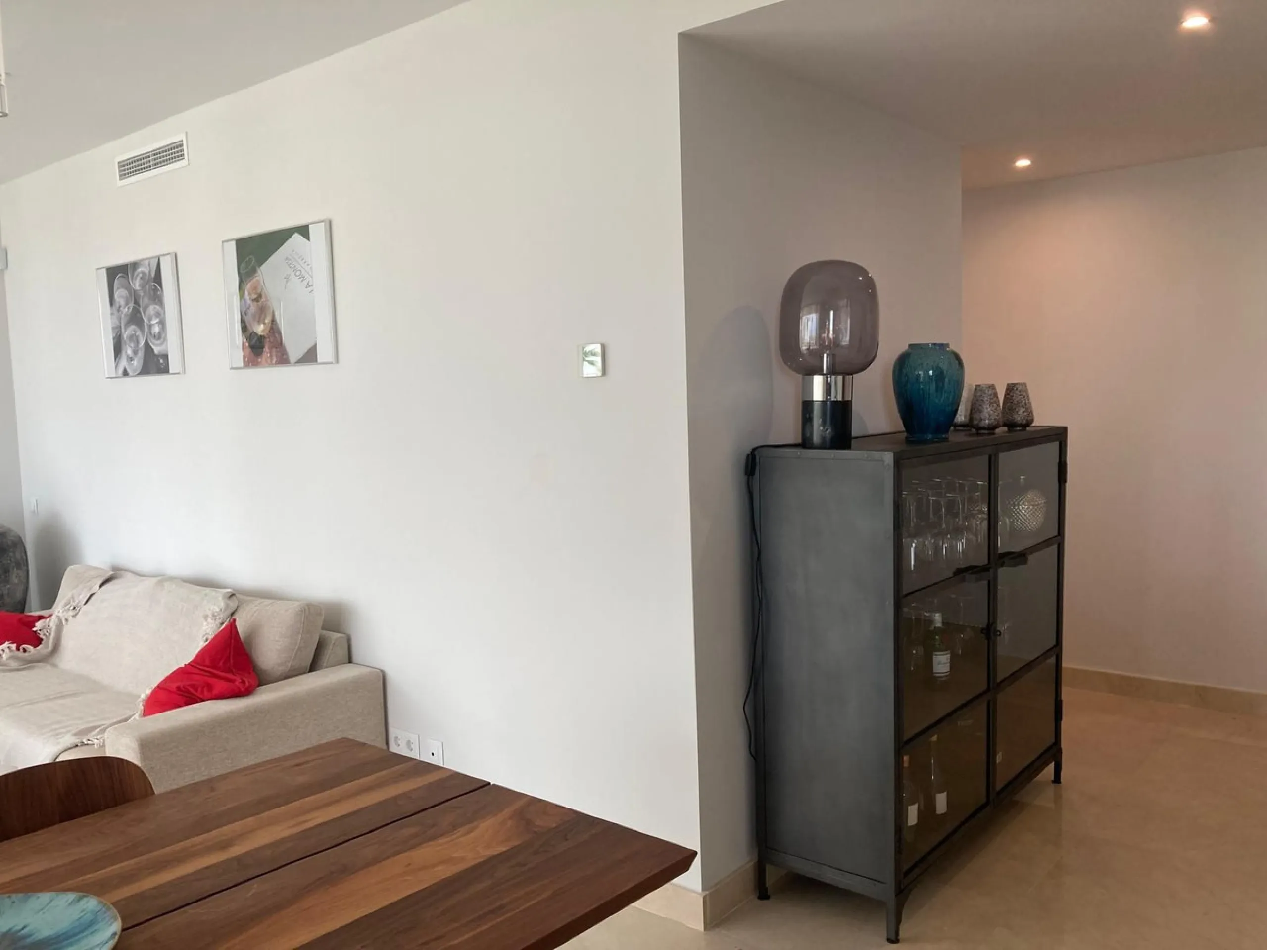 Apartment - Ground Floor Apartment в продаже в Marbella, Málaga. В доме 3 спален и 2 ванных комнат. Площадь дома 130 м². Площадь участка 54 м²
