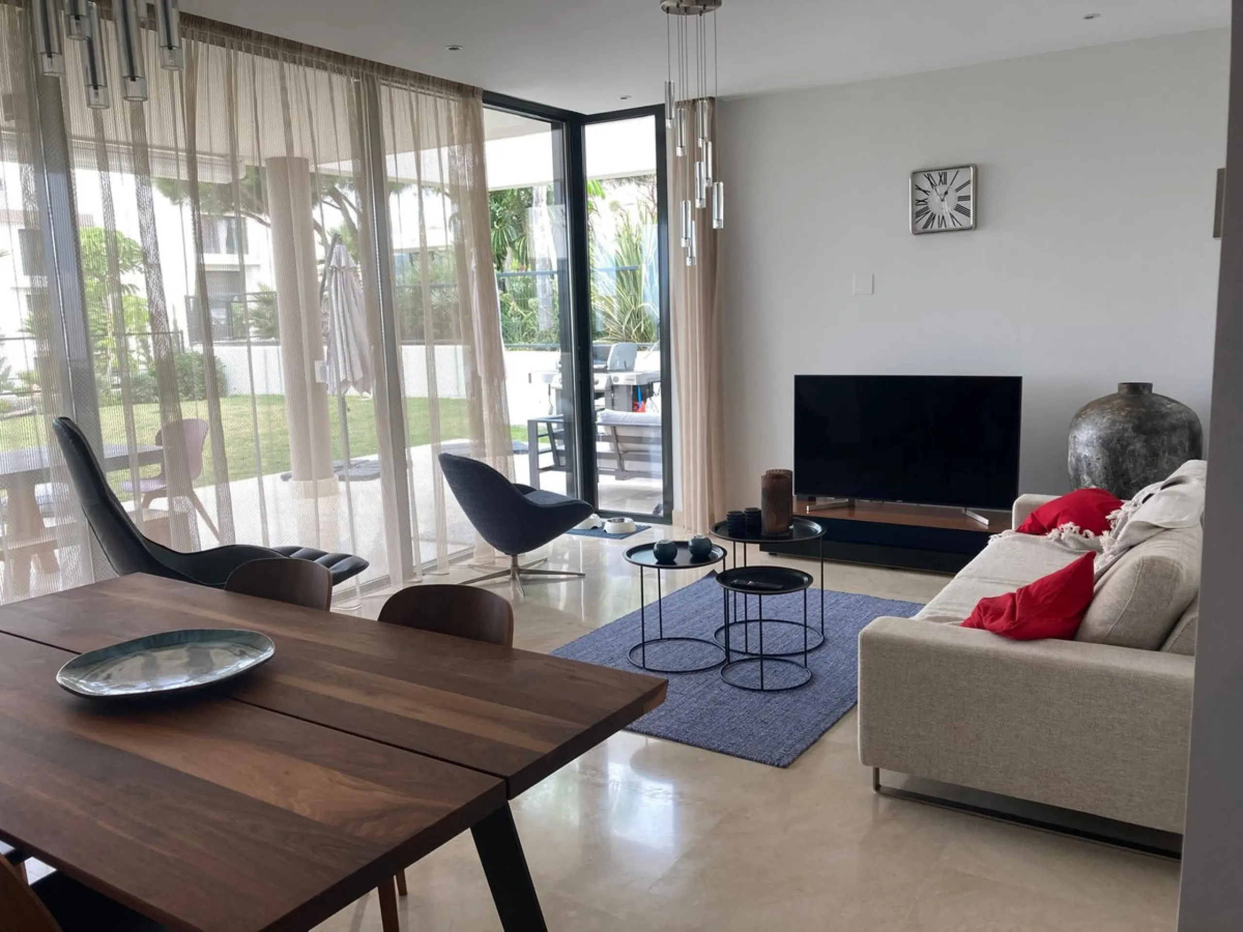 Apartment - Ground Floor Apartment в продаже в Marbella, Málaga. В доме 3 спален и 2 ванных комнат. Площадь дома 130 м². Площадь участка 54 м²
