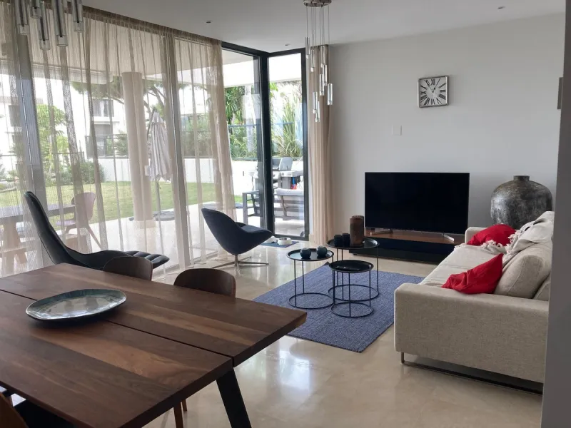 Apartment - Ground Floor Apartment в продаже в Marbella, Málaga. В доме 3 спален и 2 ванных комнат. Площадь дома 130 м². Площадь участка 54 м²