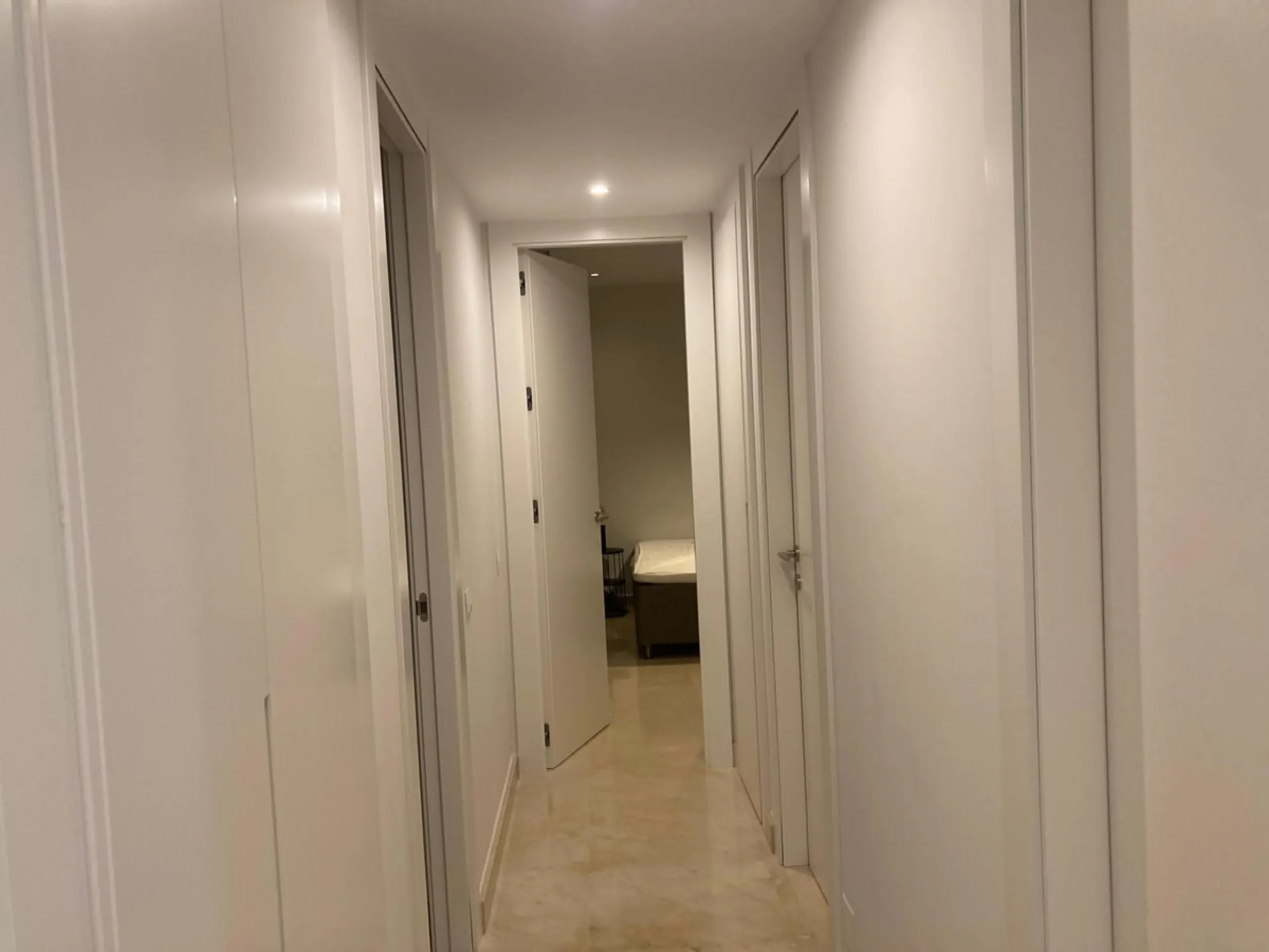 Apartment - Ground Floor Apartment в продаже в Marbella, Málaga. В доме 3 спален и 2 ванных комнат. Площадь дома 130 м². Площадь участка 54 м²