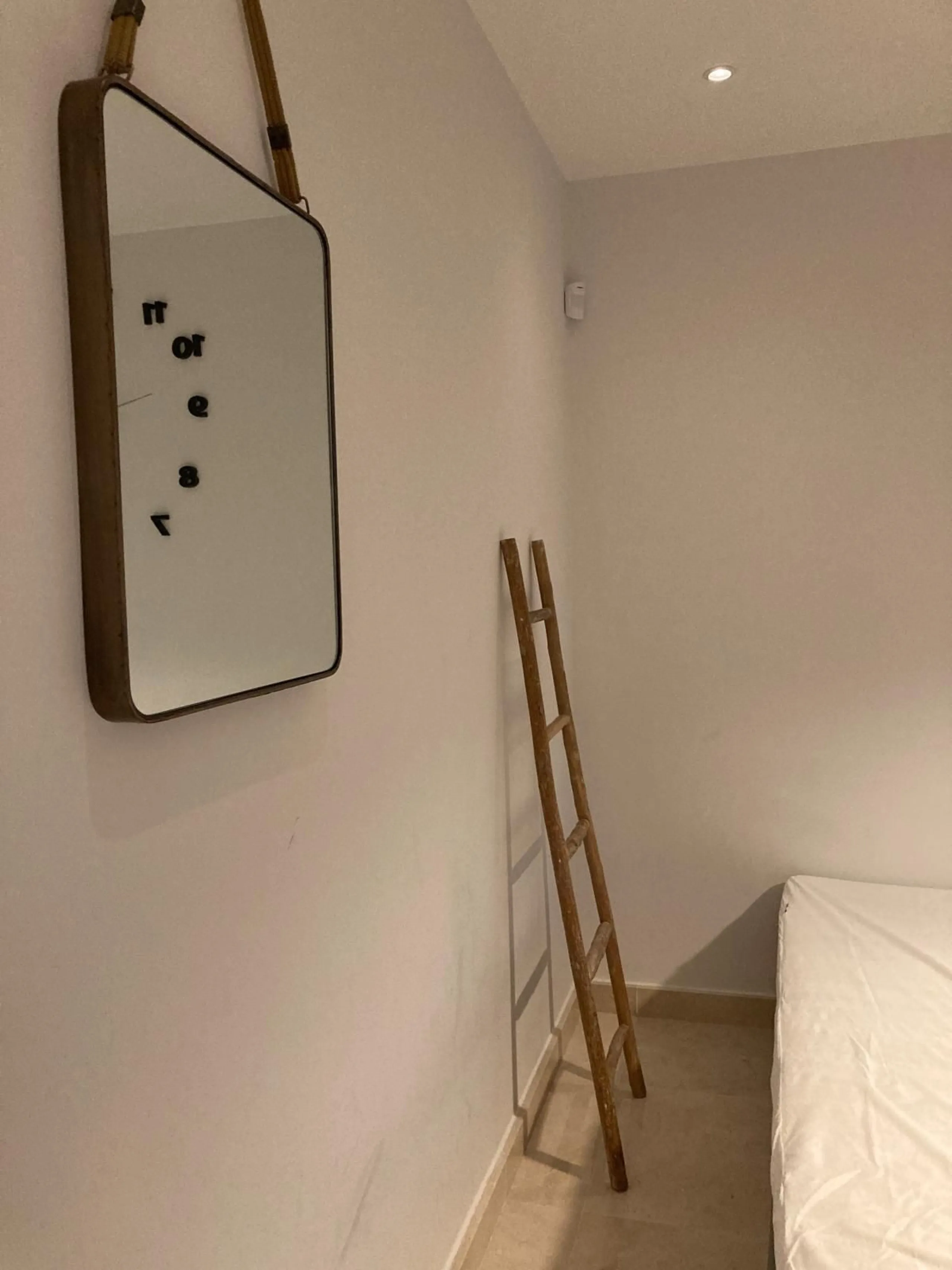 Apartment - Ground Floor Apartment в продаже в Marbella, Málaga. В доме 3 спален и 2 ванных комнат. Площадь дома 130 м². Площадь участка 54 м²