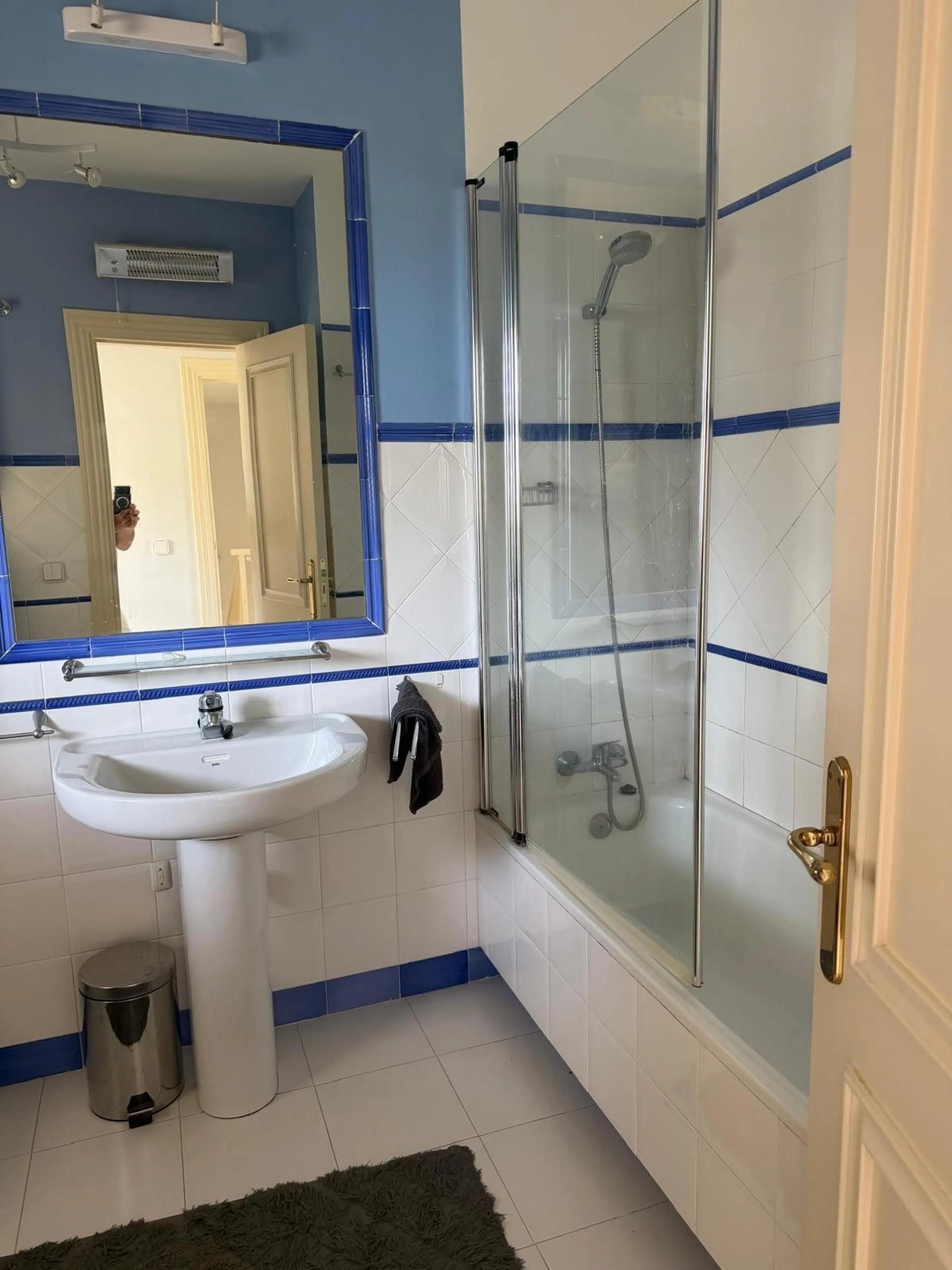 EXCLUSIVE LISTING