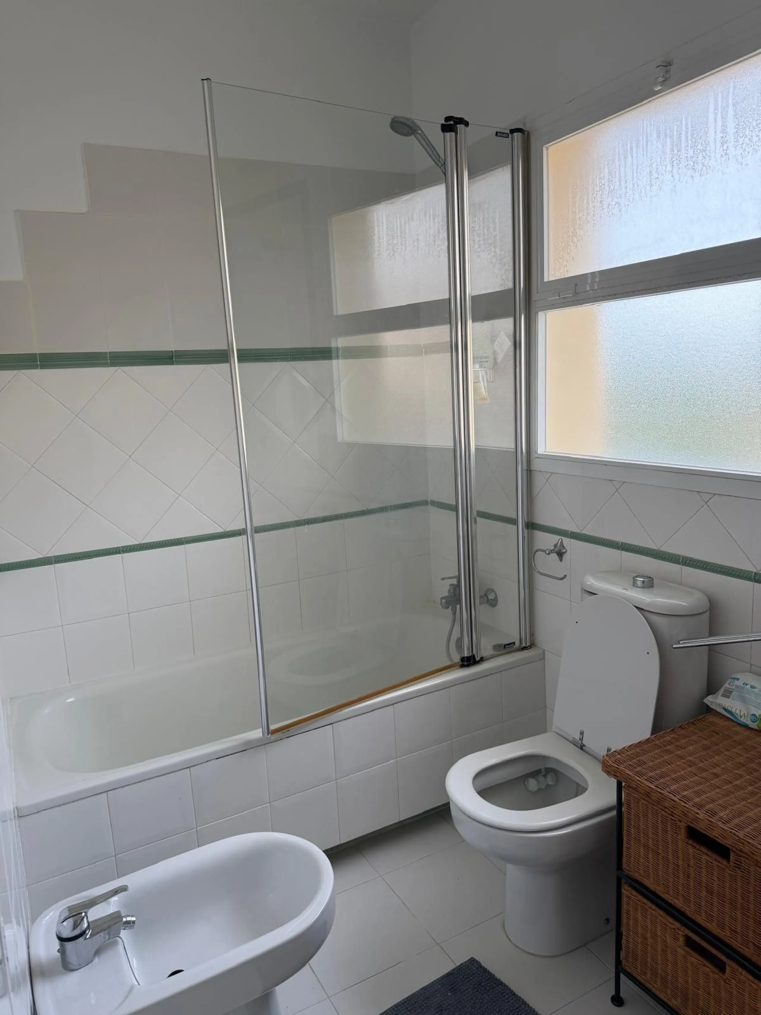 EXCLUSIVE LISTING