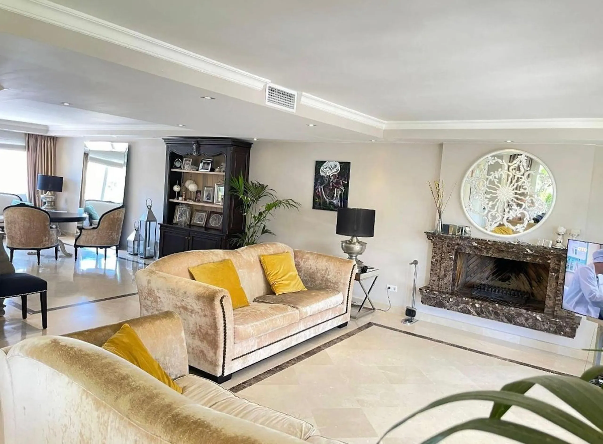 House - Semi-Detached House в продаже в Estepona, Málaga. В доме 4 спален и 4 ванных комнат. Площадь дома 250 м². Площадь участка 135 м²