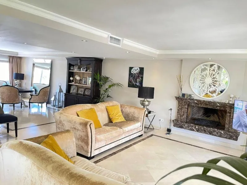 Located within a private gated community with 24-hour security, this elegant residence offers an exceptional lifestyle defined by privacy, comfort and immediate proximity to the sea, in the highly sought-after beachside area of Saladillo, Estepona.