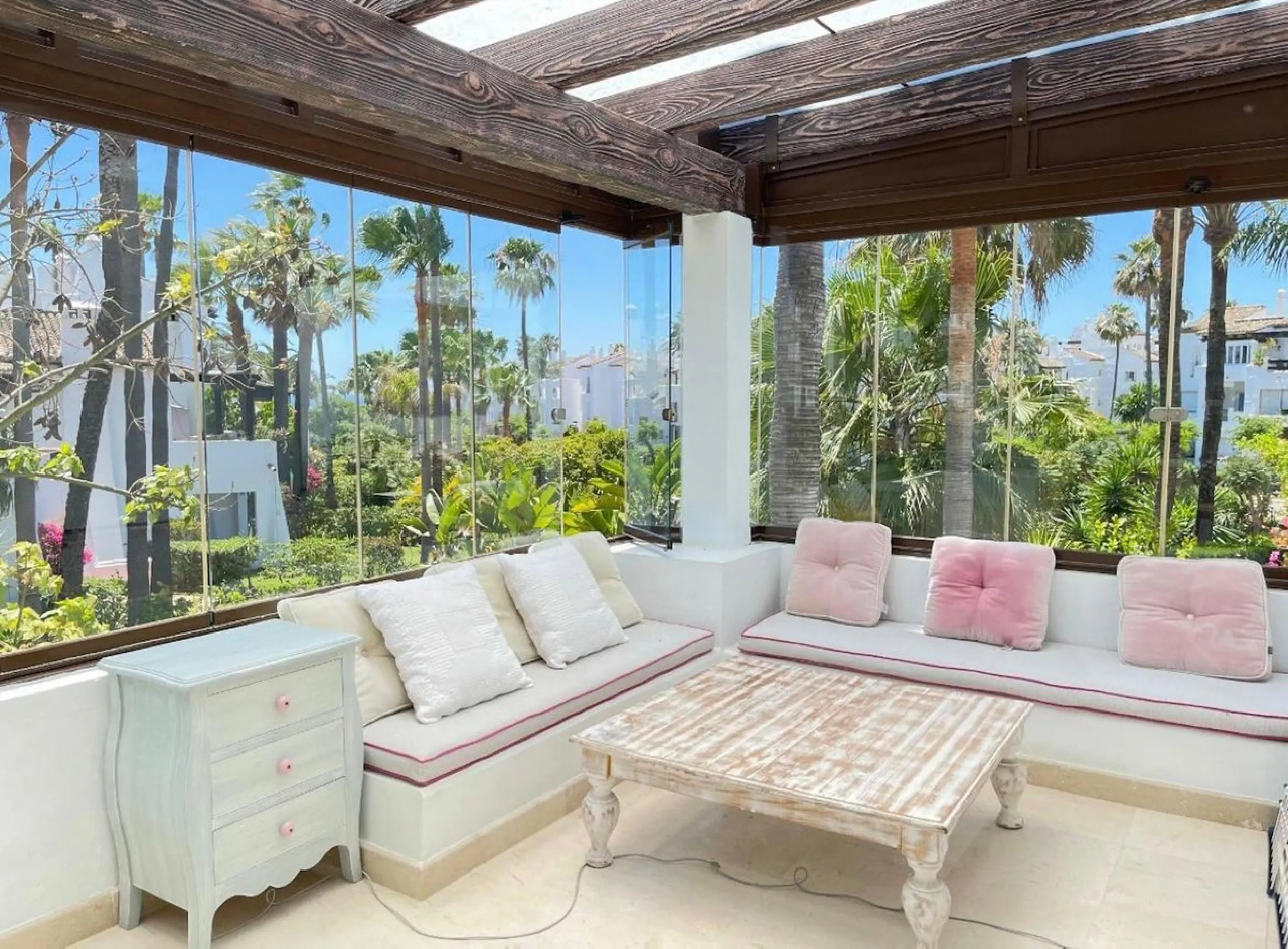 House - Semi-Detached House в продаже в Estepona, Málaga. В доме 4 спален и 4 ванных комнат. Площадь дома 250 м². Площадь участка 135 м²