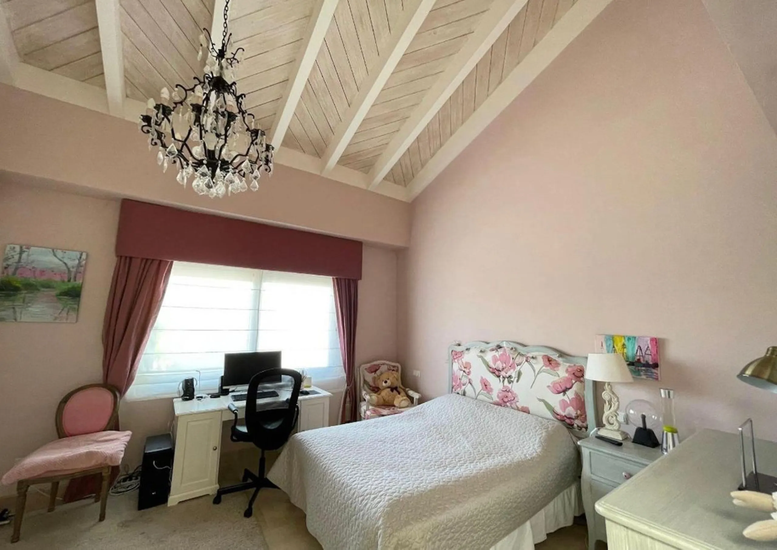 House - Semi-Detached House в продаже в Estepona, Málaga. В доме 4 спален и 4 ванных комнат. Площадь дома 250 м². Площадь участка 135 м²