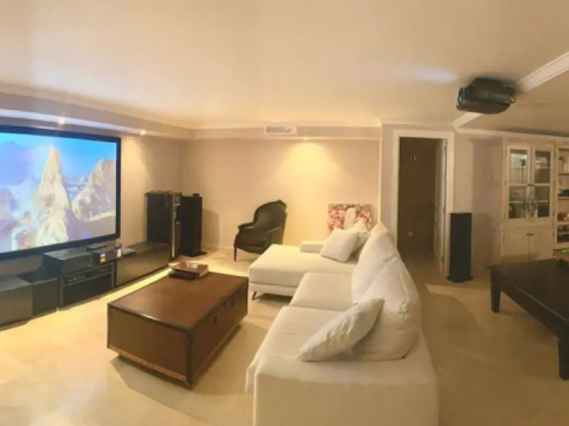 House - Semi-Detached House в продаже в Estepona, Málaga. В доме 4 спален и 4 ванных комнат. Площадь дома 250 м². Площадь участка 135 м²