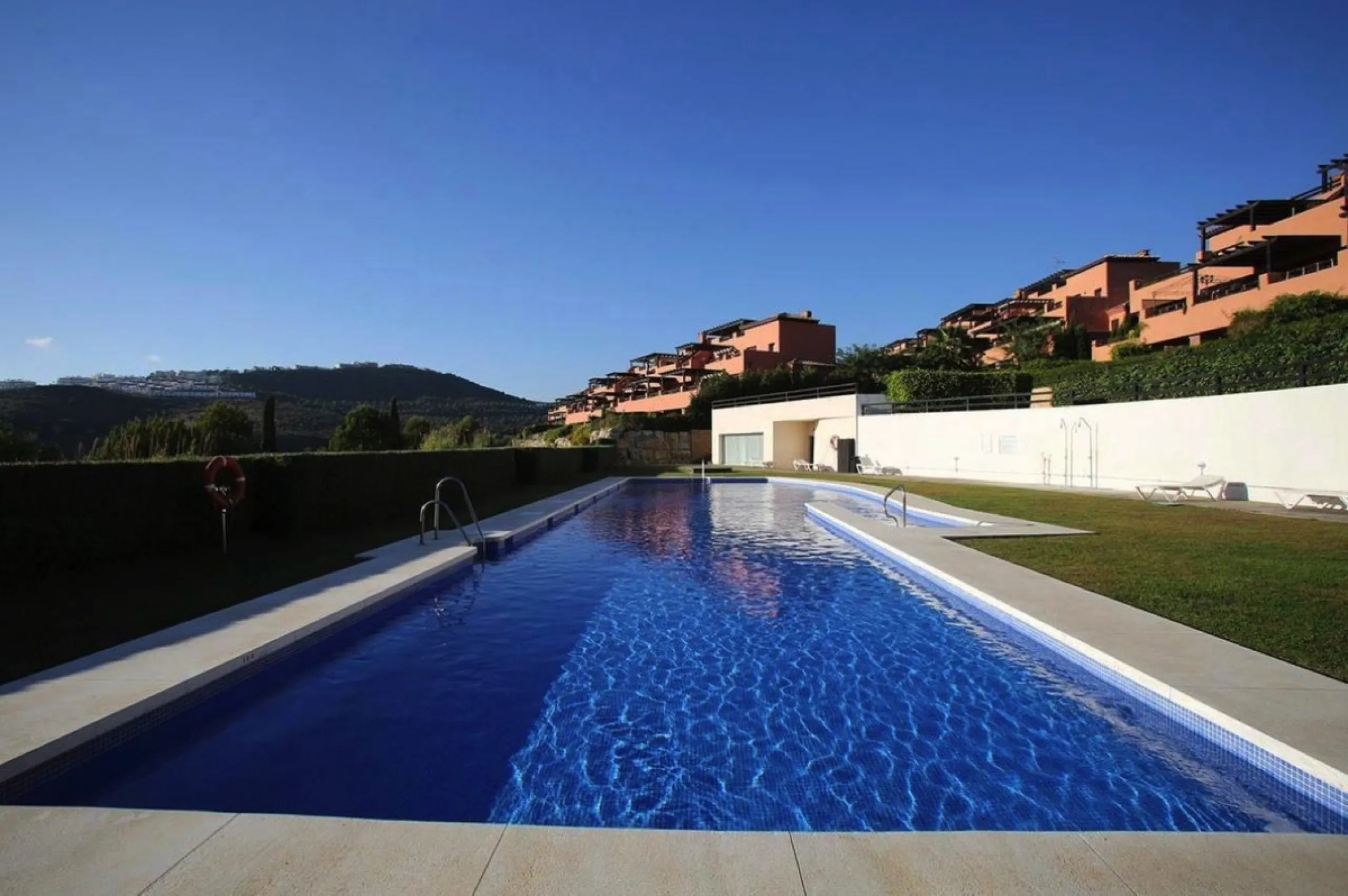 Discover this exceptional property gem in one of the Costa del Sol's most promising areas, nestled within the serene and naturally beautiful Casares Golf & Gardens urbanisation. Surrounded by lush golf courses and Mediterranean landscapes, this home offer