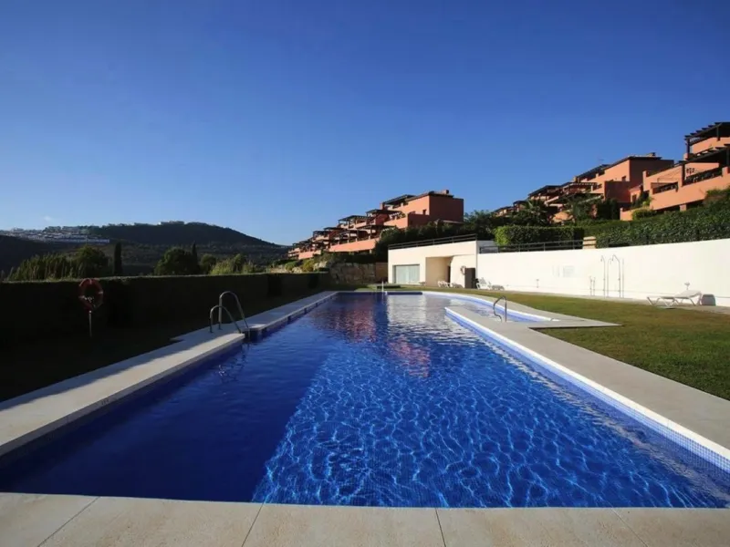 Discover this exceptional property gem in one of the Costa del Sol's most promising areas, nestled within the serene and naturally beautiful Casares Golf & Gardens urbanisation. Surrounded by lush golf courses and Mediterranean landscapes, this home offer