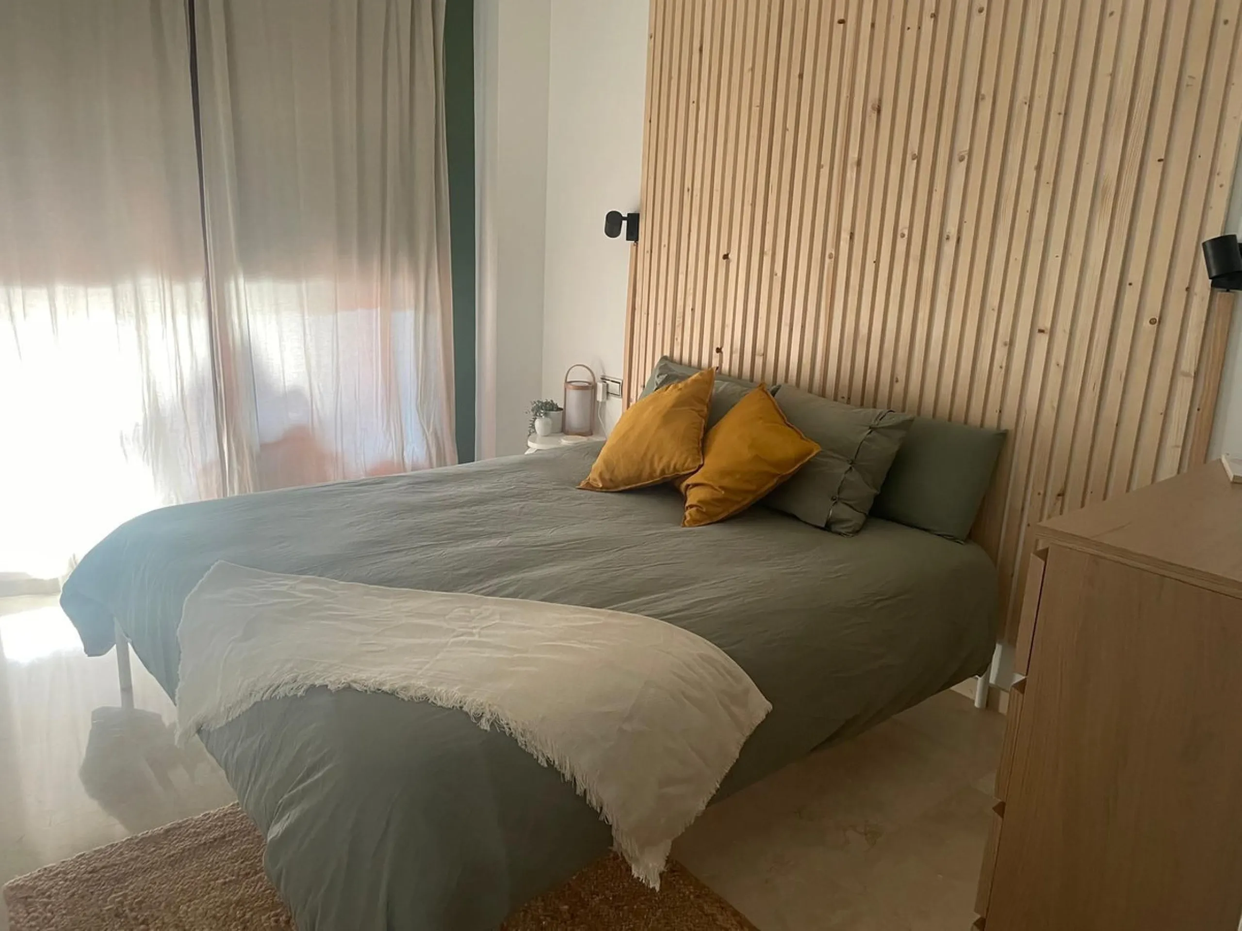 Discover this exceptional property gem in one of the Costa del Sol's most promising areas, nestled within the serene and naturally beautiful Casares Golf & Gardens urbanisation. Surrounded by lush golf courses and Mediterranean landscapes, this home offer