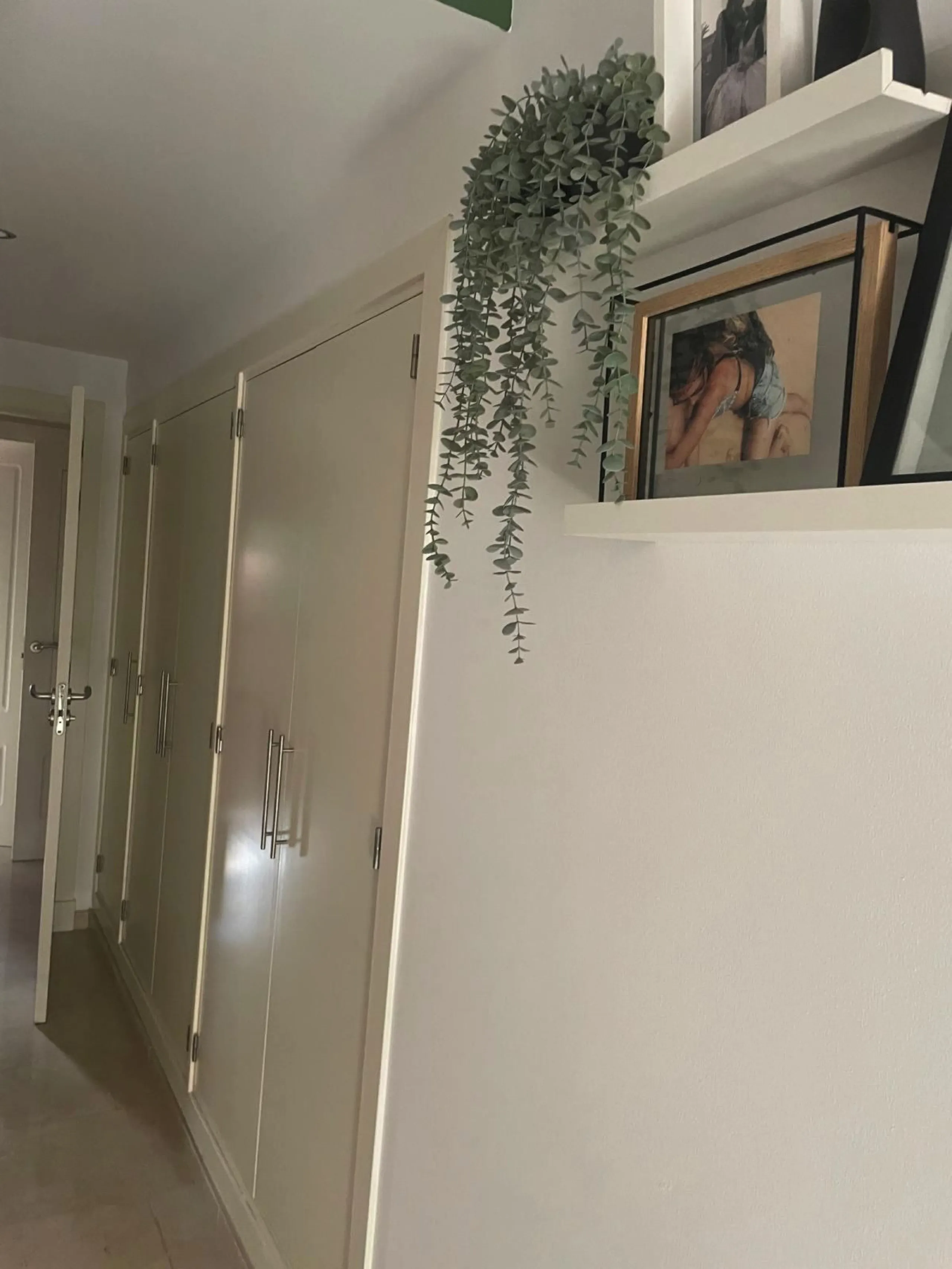 Discover this exceptional property gem in one of the Costa del Sol's most promising areas, nestled within the serene and naturally beautiful Casares Golf & Gardens urbanisation. Surrounded by lush golf courses and Mediterranean landscapes, this home offer