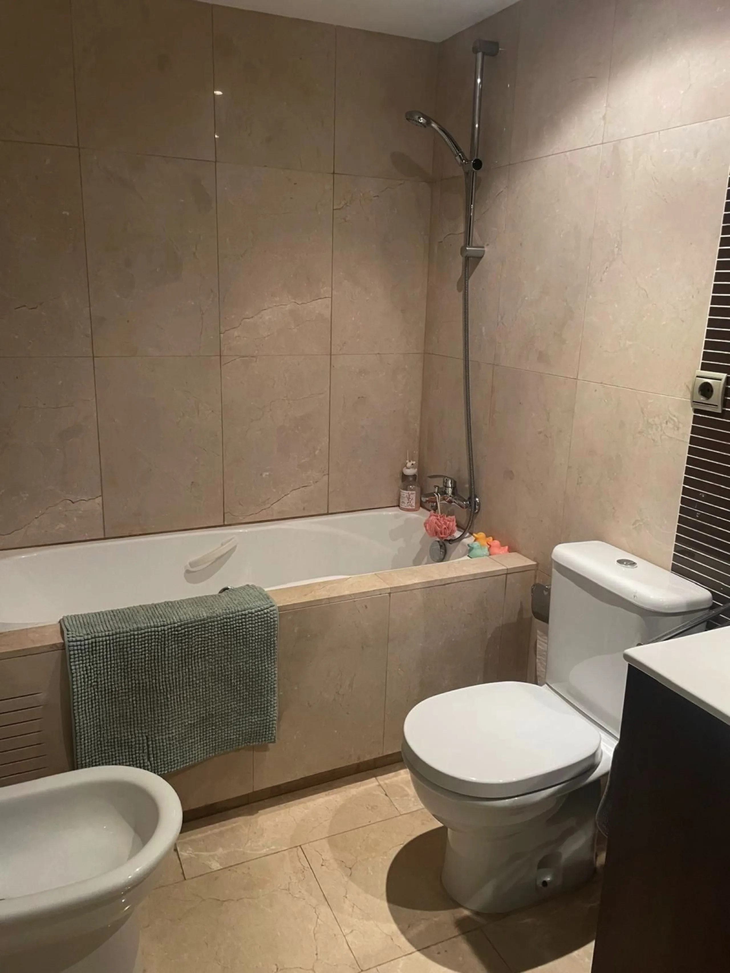 Discover this exceptional property gem in one of the Costa del Sol's most promising areas, nestled within the serene and naturally beautiful Casares Golf & Gardens urbanisation. Surrounded by lush golf courses and Mediterranean landscapes, this home offer