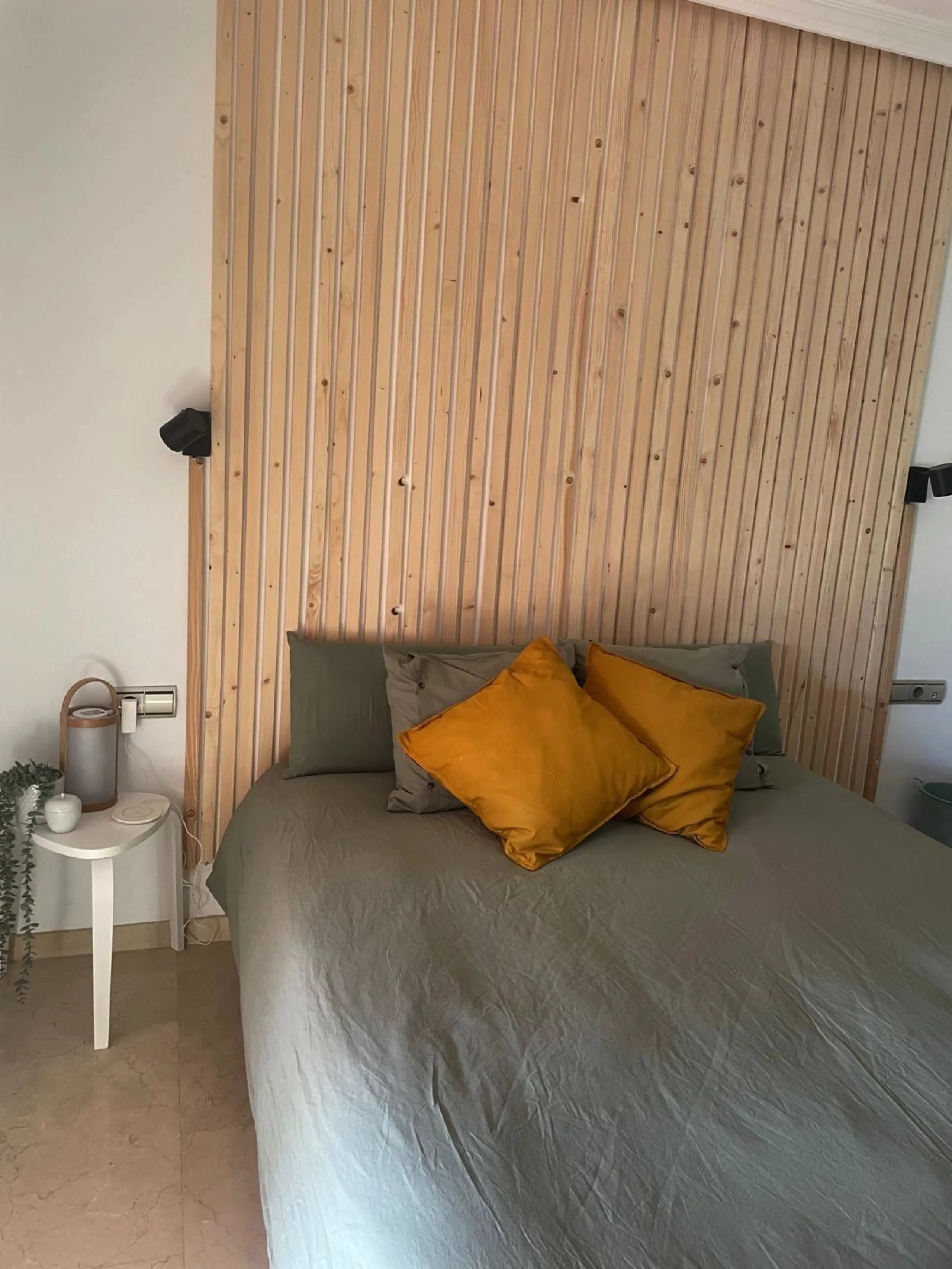 Discover this exceptional property gem in one of the Costa del Sol's most promising areas, nestled within the serene and naturally beautiful Casares Golf & Gardens urbanisation. Surrounded by lush golf courses and Mediterranean landscapes, this home offer