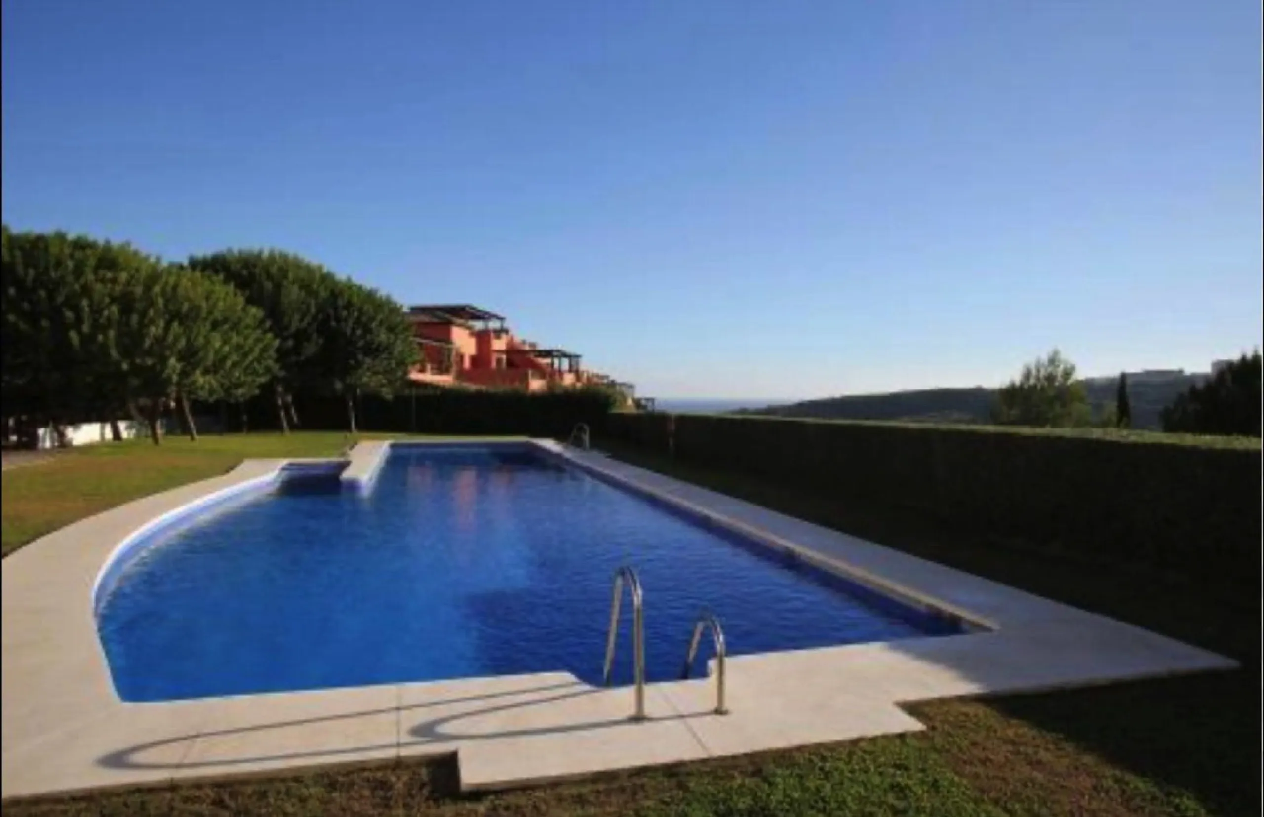 Discover this exceptional property gem in one of the Costa del Sol's most promising areas, nestled within the serene and naturally beautiful Casares Golf & Gardens urbanisation. Surrounded by lush golf courses and Mediterranean landscapes, this home offer
