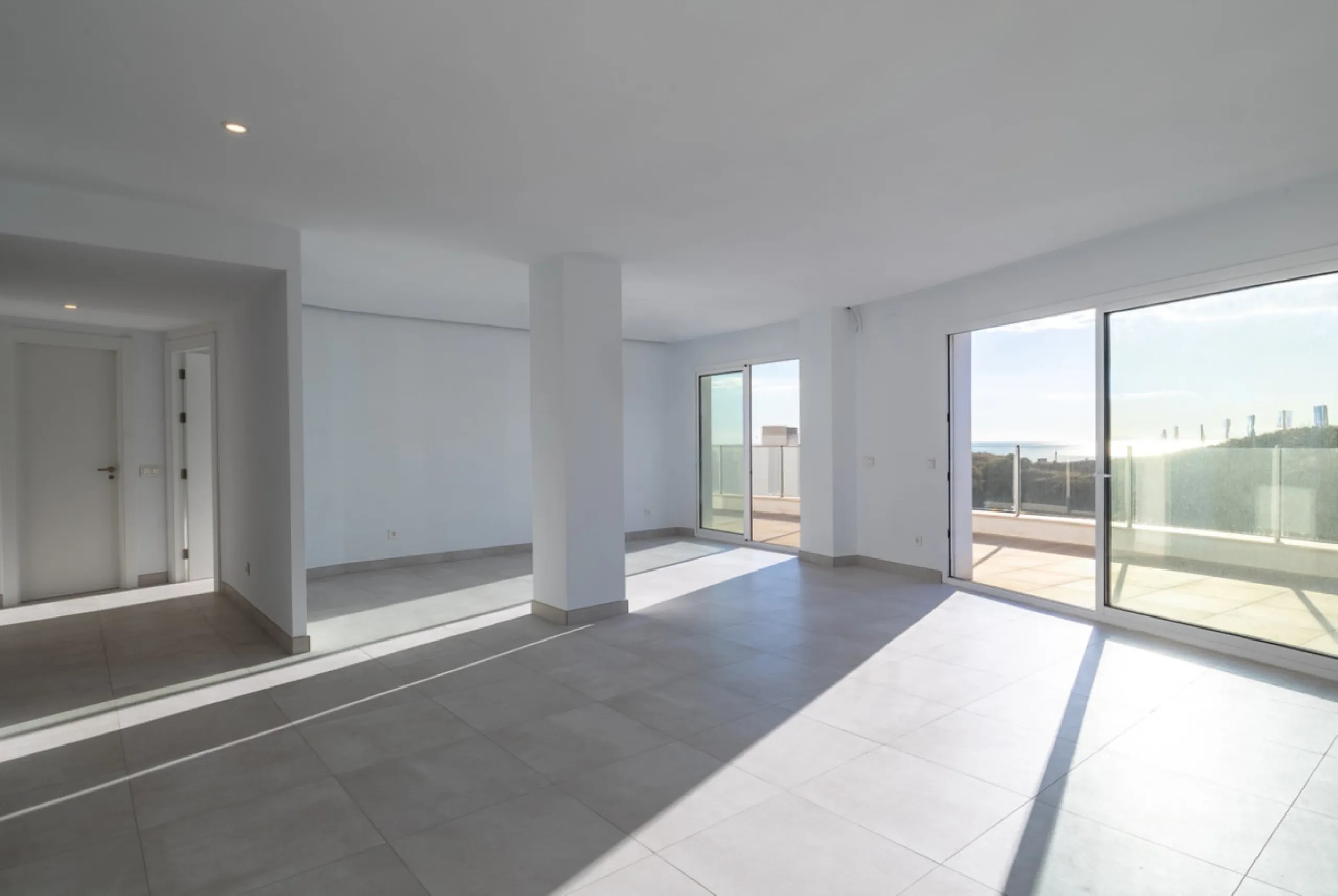Apartment - Penthouse в продаже в Marbella, Málaga. В доме 4 спален и 3 ванных комнат. Площадь дома 175 м²
