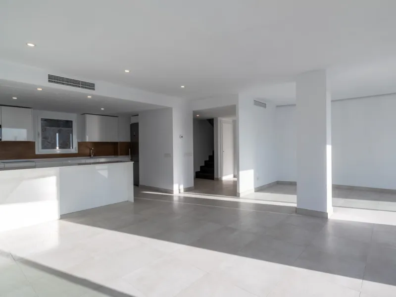 Apartment - Penthouse в продаже в Marbella, Málaga. В доме 4 спален и 3 ванных комнат. Площадь дома 175 м²
