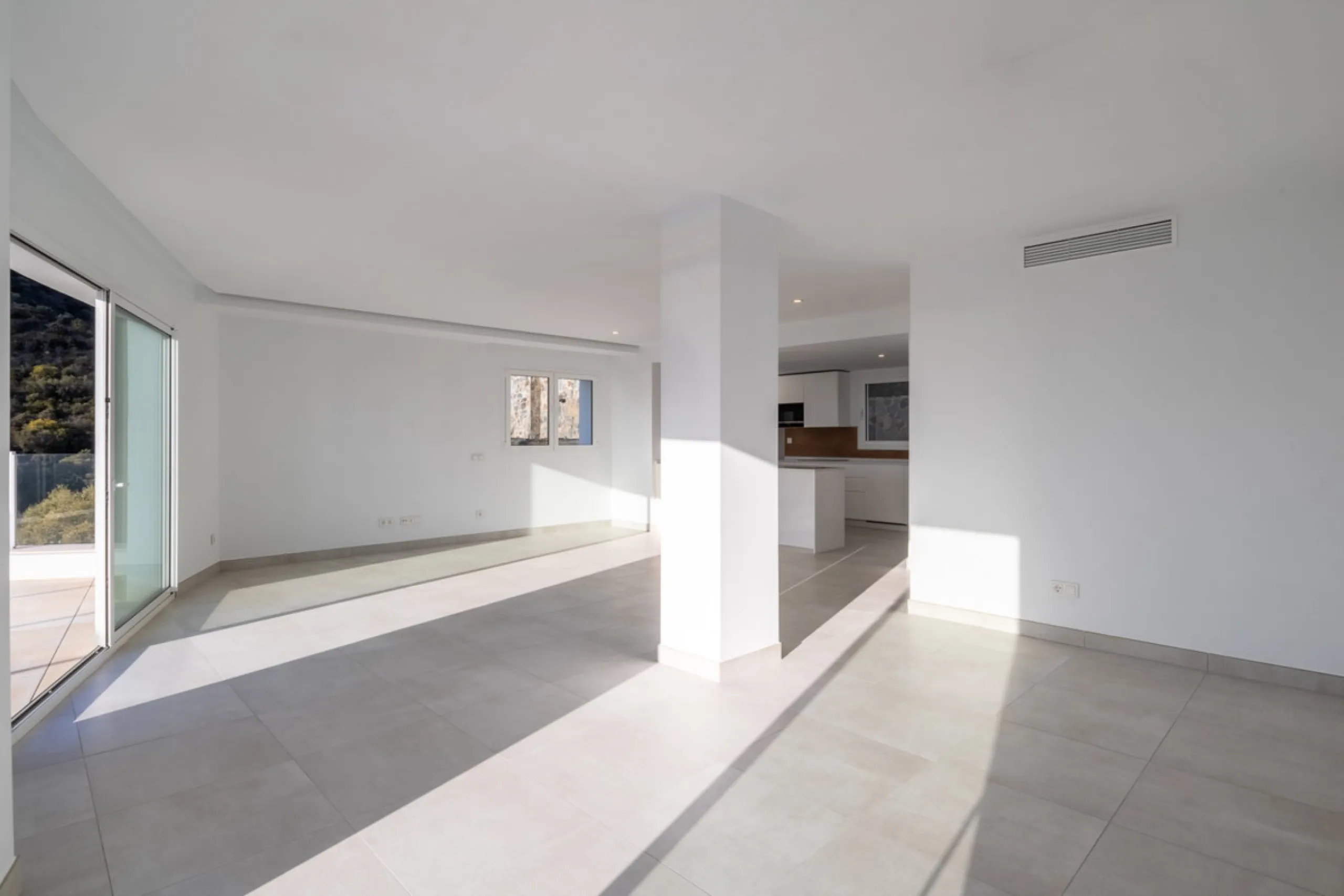 Apartment - Penthouse в продаже в Marbella, Málaga. В доме 4 спален и 3 ванных комнат. Площадь дома 175 м²