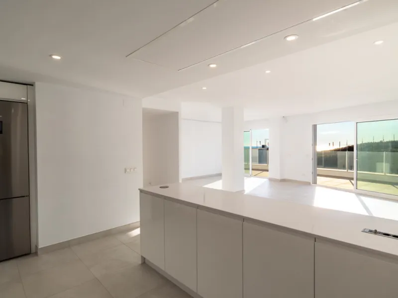 Apartment - Penthouse в продаже в Marbella, Málaga. В доме 4 спален и 3 ванных комнат. Площадь дома 175 м²