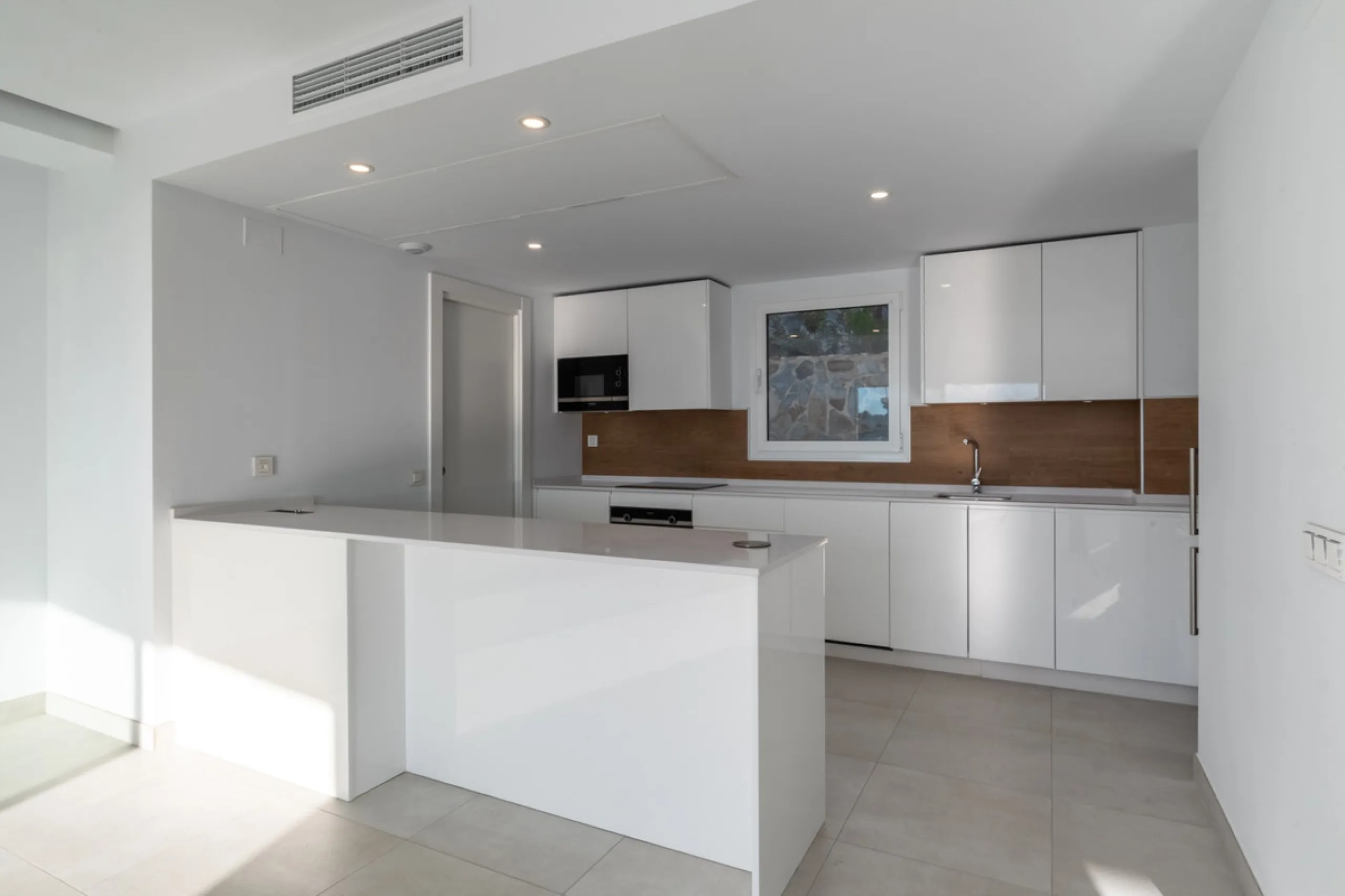 Apartment - Penthouse в продаже в Marbella, Málaga. В доме 4 спален и 3 ванных комнат. Площадь дома 175 м²