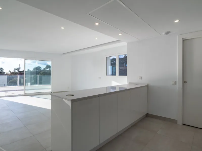 Apartment - Penthouse в продаже в Marbella, Málaga. В доме 4 спален и 3 ванных комнат. Площадь дома 175 м²