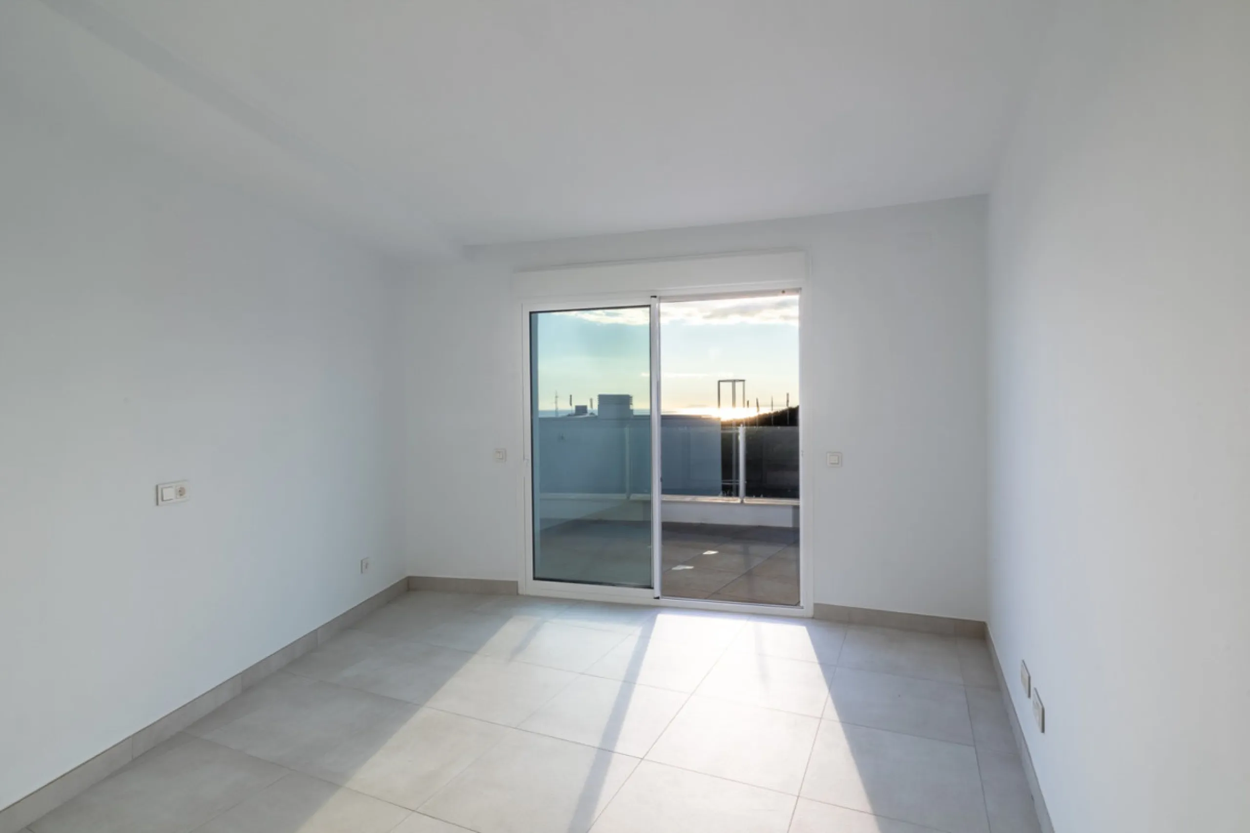 Apartment - Penthouse в продаже в Marbella, Málaga. В доме 4 спален и 3 ванных комнат. Площадь дома 175 м²
